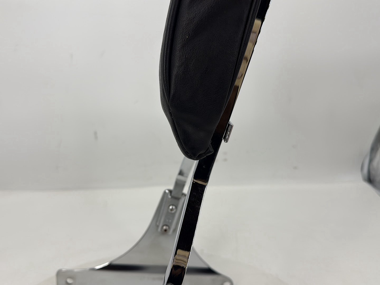 1999 - 2006 Harley-Davidson Softail Heritage Rear Sissy Bar w/ Backrest Cushion Pad 52731-00