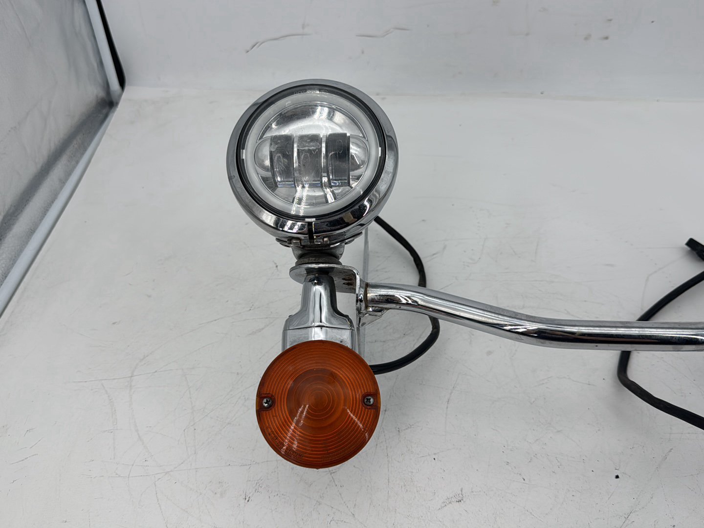 2008 Harley Touring FLHT Electra Glide OEM Front Turn Signal Indicators Aux Light Bar