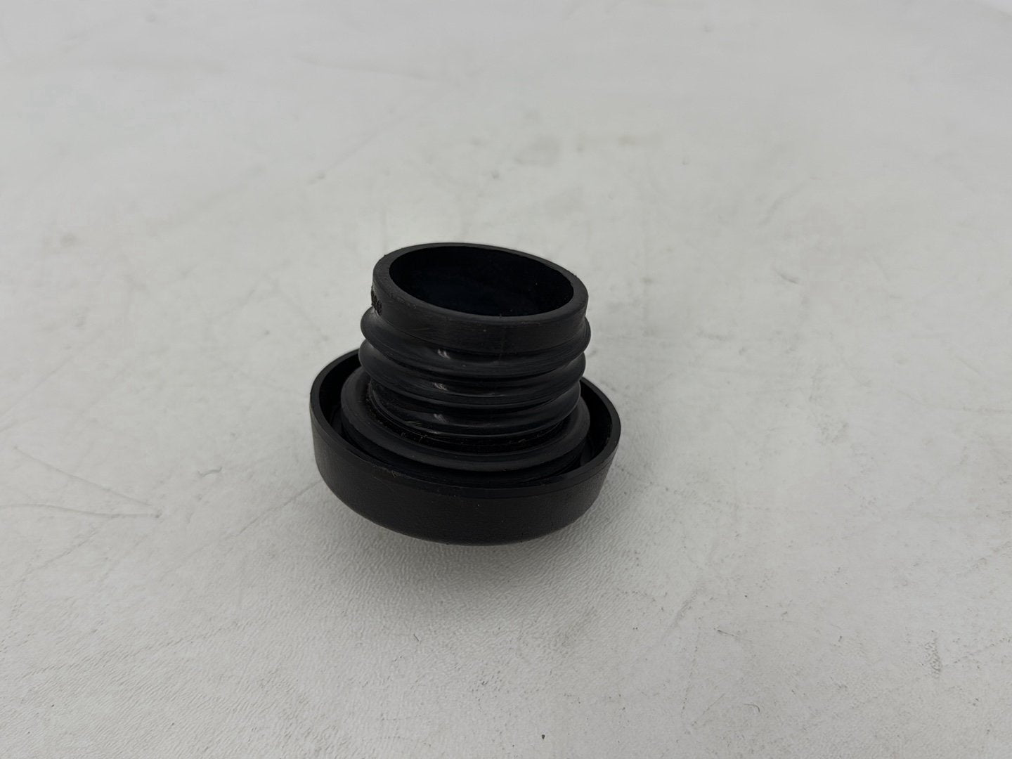 2007 - 2011 Harley-Davidson Touring Electra Glide Ultra Fuel Gas Tank Cap Bushing Hub 61274-92