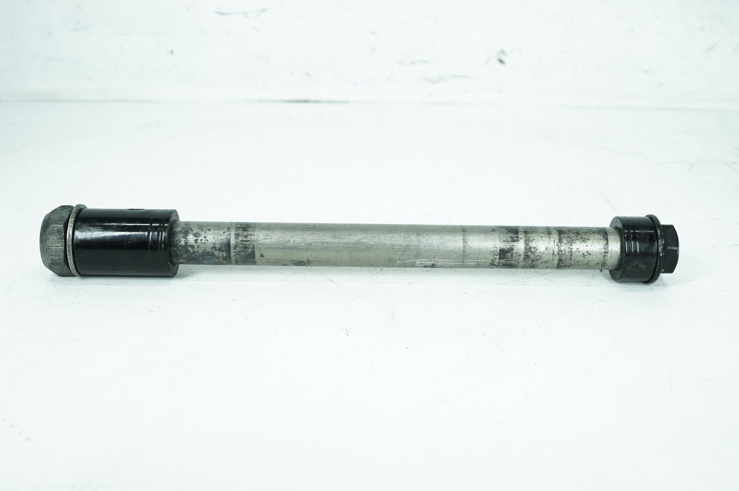 2007 - 2017 Harley-Davidson Dyna Low Rider Rear Wheel Axle Bolt Shaft 41114-08