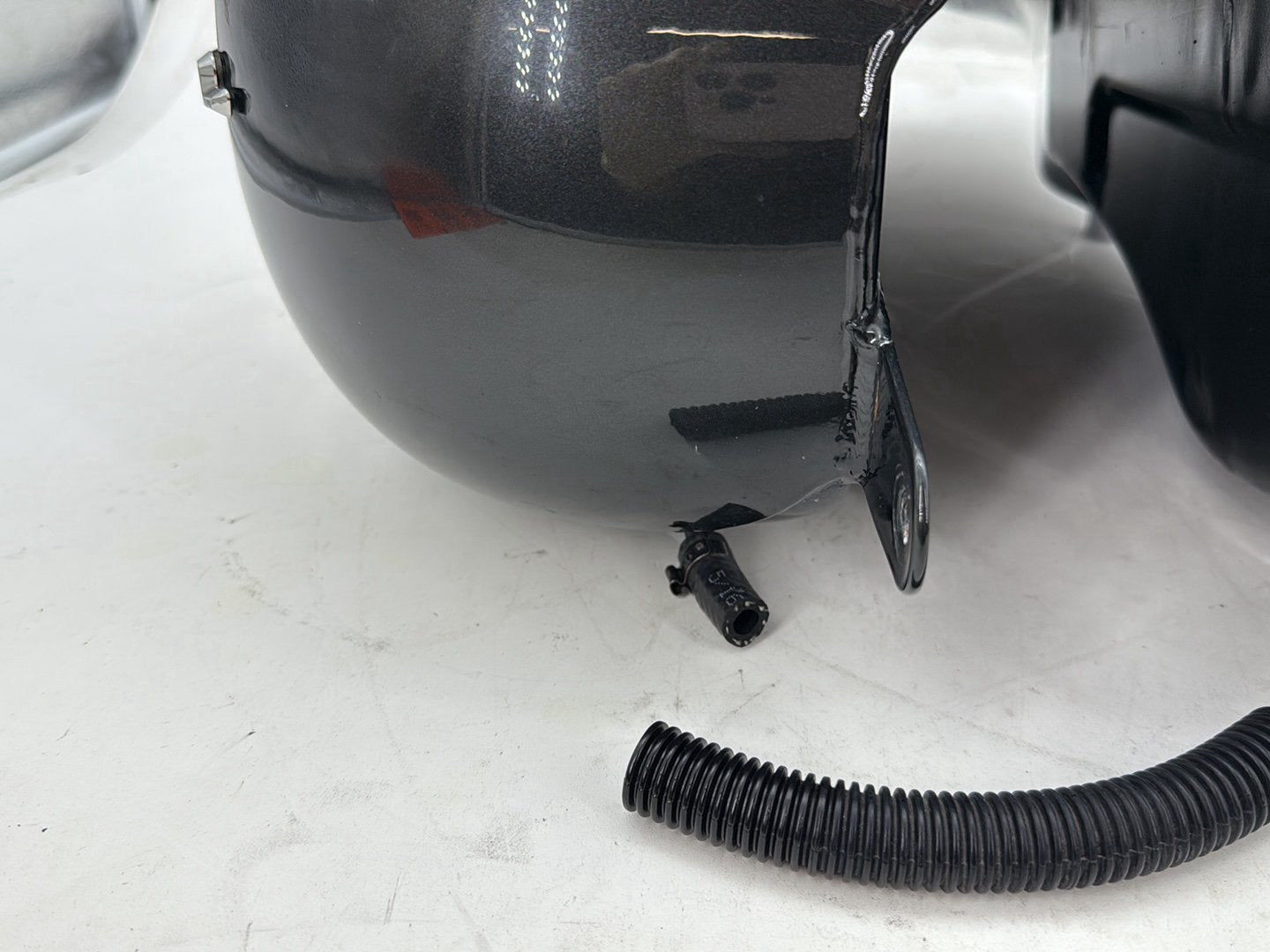 2007 Harley Street Glide Touring FLHX OEM Fuel Gas Tank Gasoline Reservoir