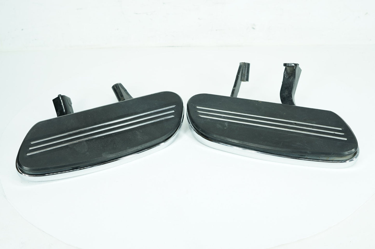 2007 - 2011 Harley-Davidson Touring Street Glide Left Right Driver Floorboard Foot Rest 50683-04