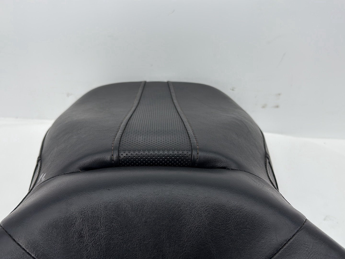 2007 - 2011 Harley-Davidson Touring Street Glide Passenger Rider Driver Seat Saddle 	52320-09