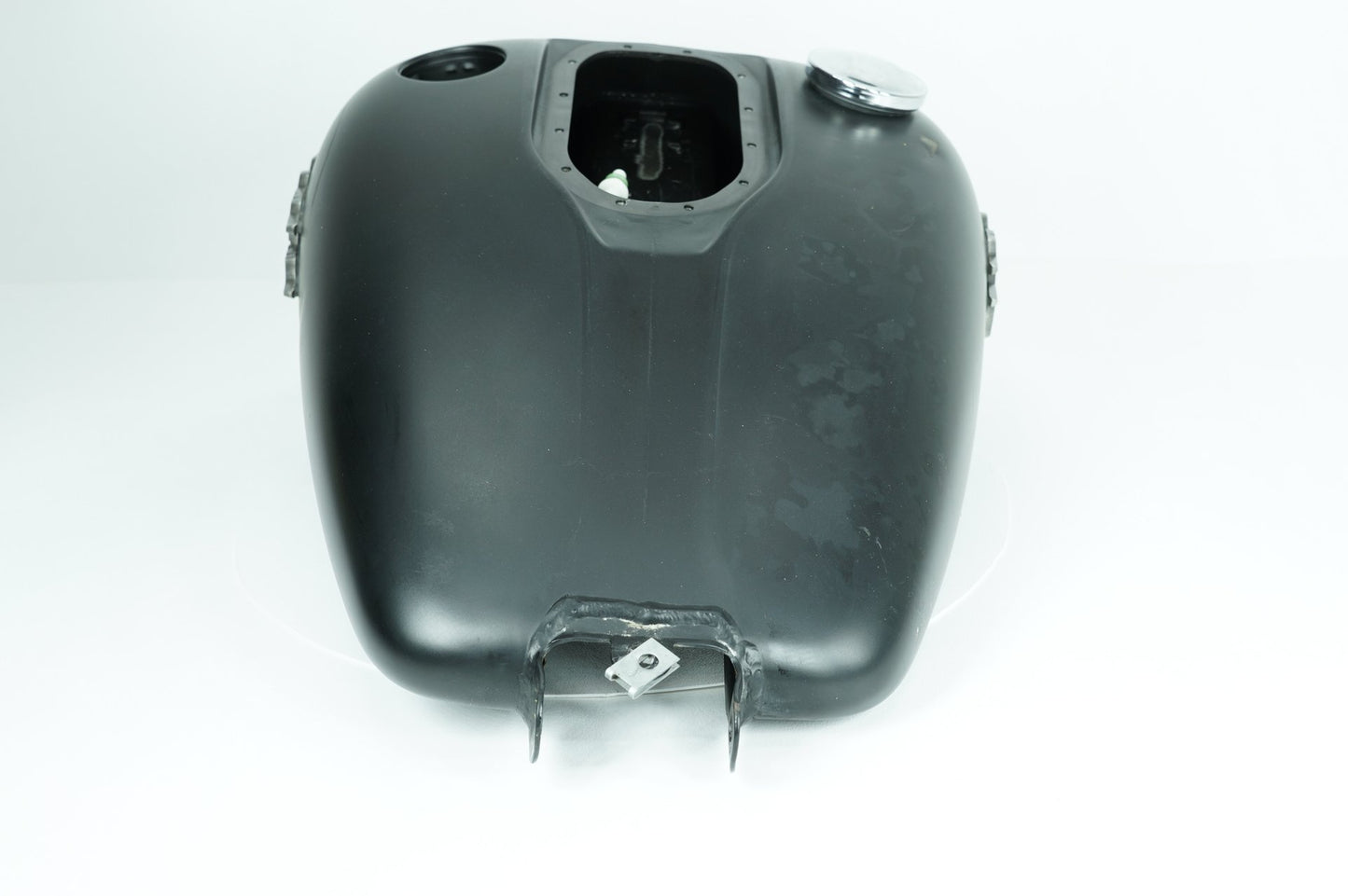 2007 - 2017 Harley-Davidson Dyna Street Bob Fuel Gas Tank Gasoline Reservoir  	61593-10