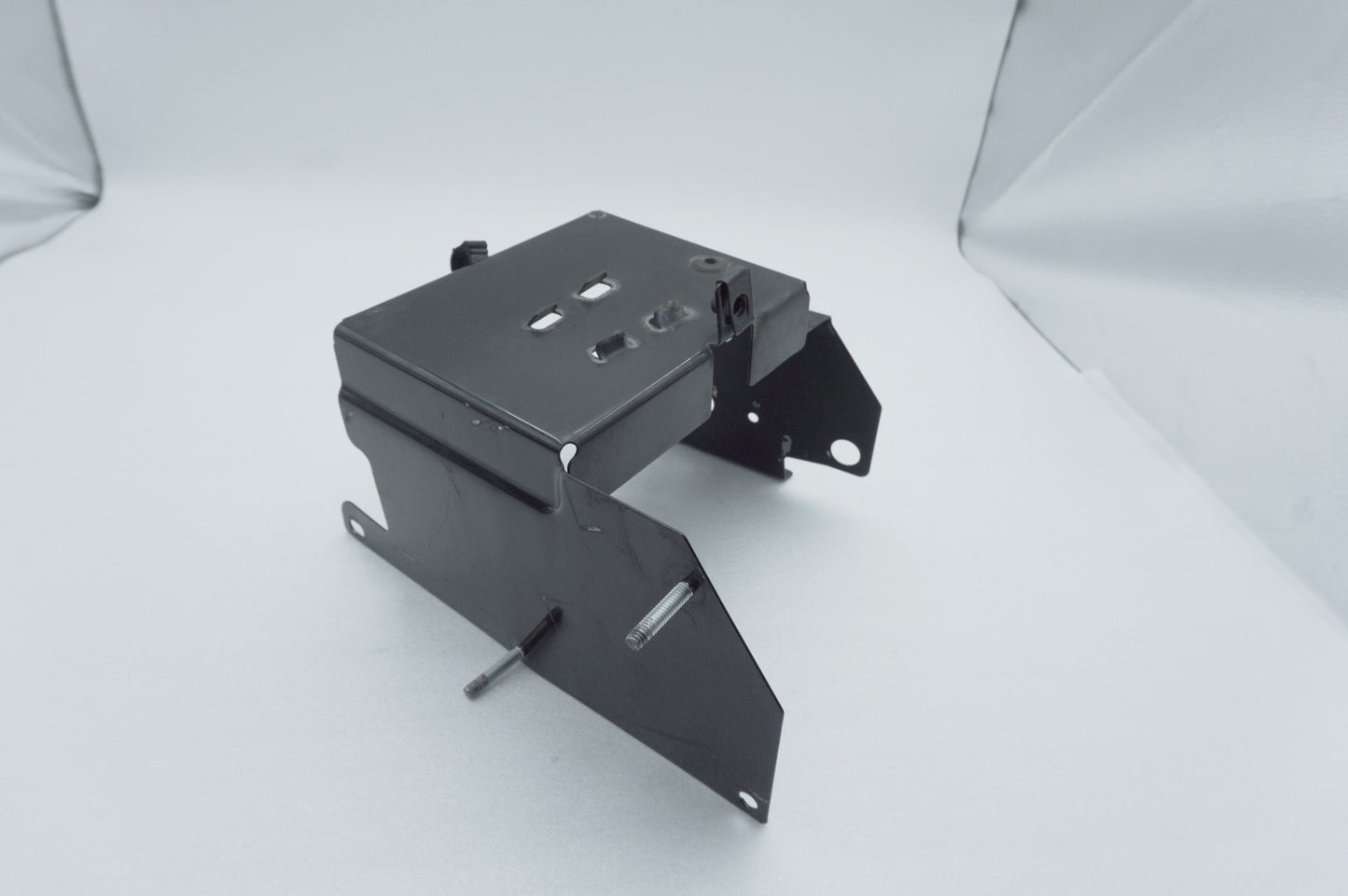 1999 - 2006 Harley-Davidson Touring Electra Glide Battery Tray Bracket Holder Carrier 66281-02A