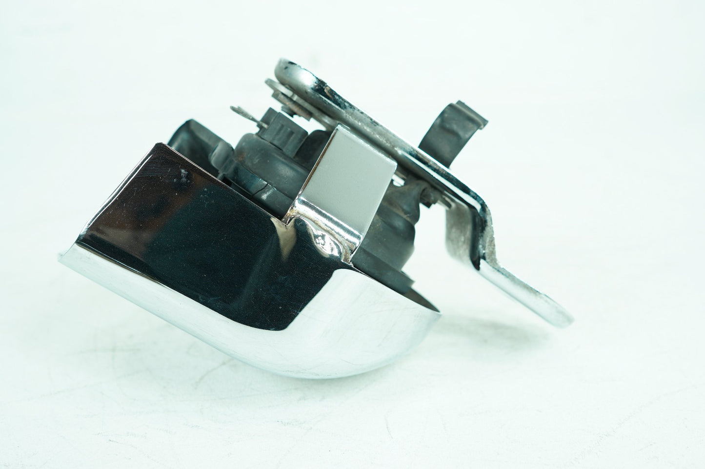 2007 - 2012 Harley-Davidson Touring Electra Glide Ultra Horn Signal Klaxon Chrome Cover 69060-90F
