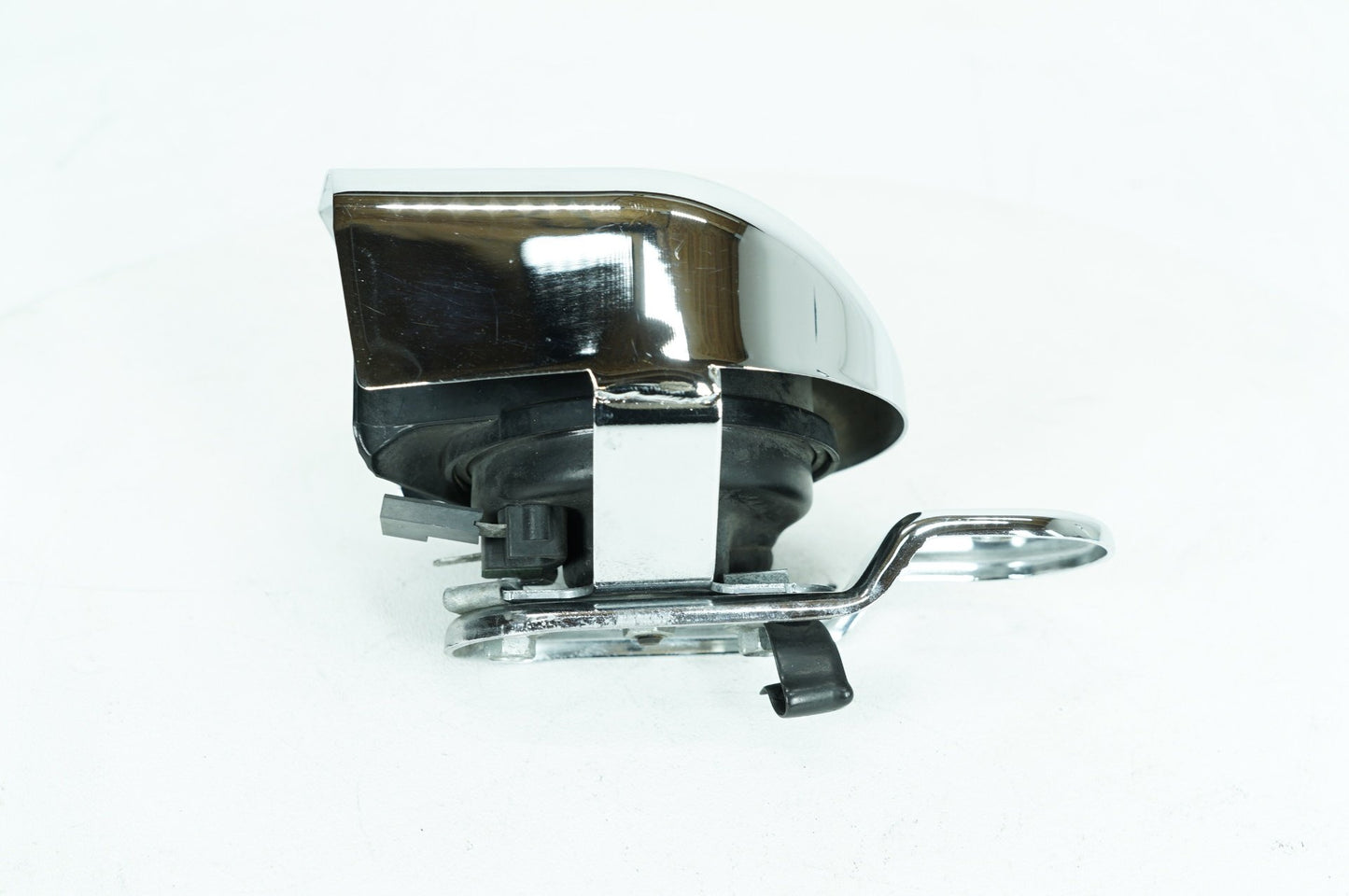 2011 Harley Touring FLHRC Road King Classic OEM Horn Signal Klaxon Chrome Cover