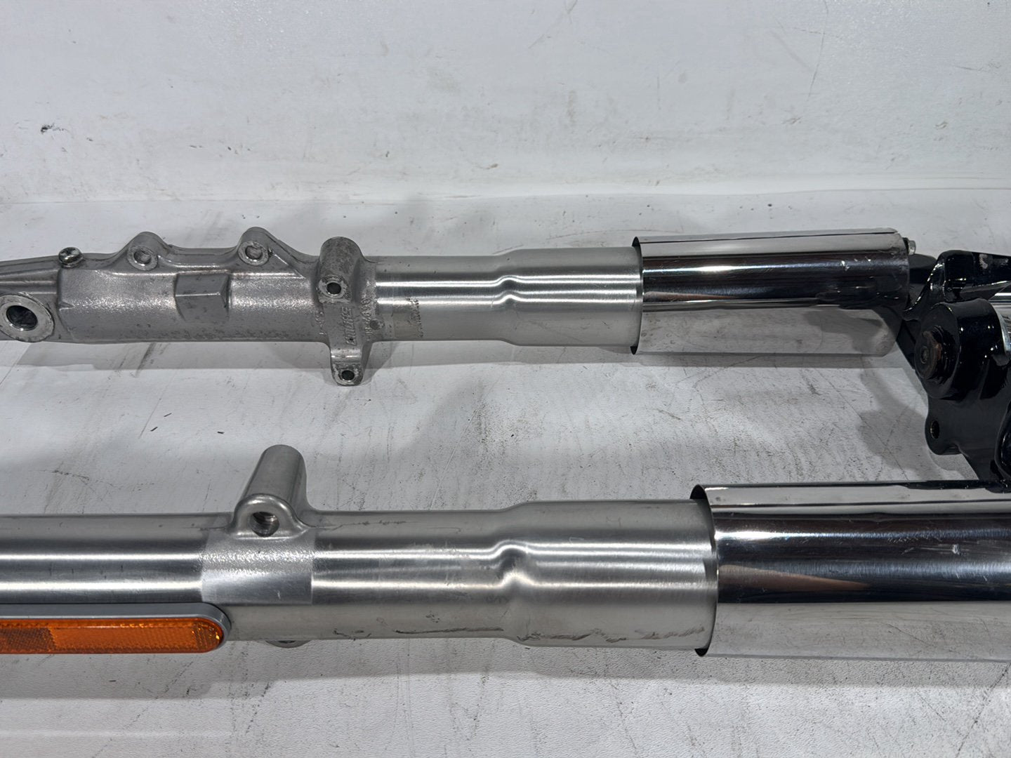 2013 Harley Heritage Softail Classic FLSTC OEM Front Triple Tree Set & LH RH Fork Legs Sliders
