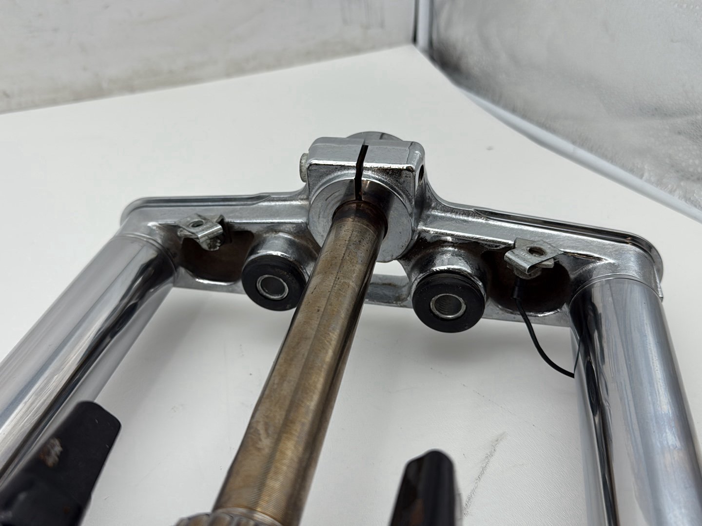 2008 Harley Softail Deluxe FLSTN OEM Front Triple Tree Set & LH RH Fork Legs Sliders