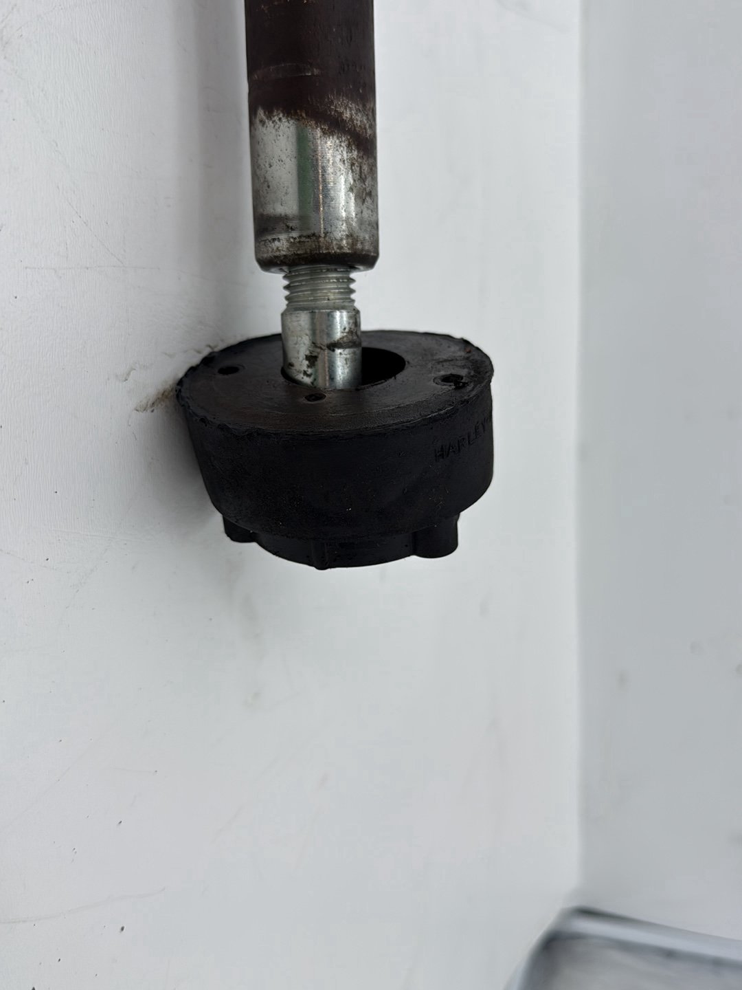 09 Harley Sportster XL1200C 1200 Custom OEM Rear Fork Swingarm Pivot Bolt Shaft