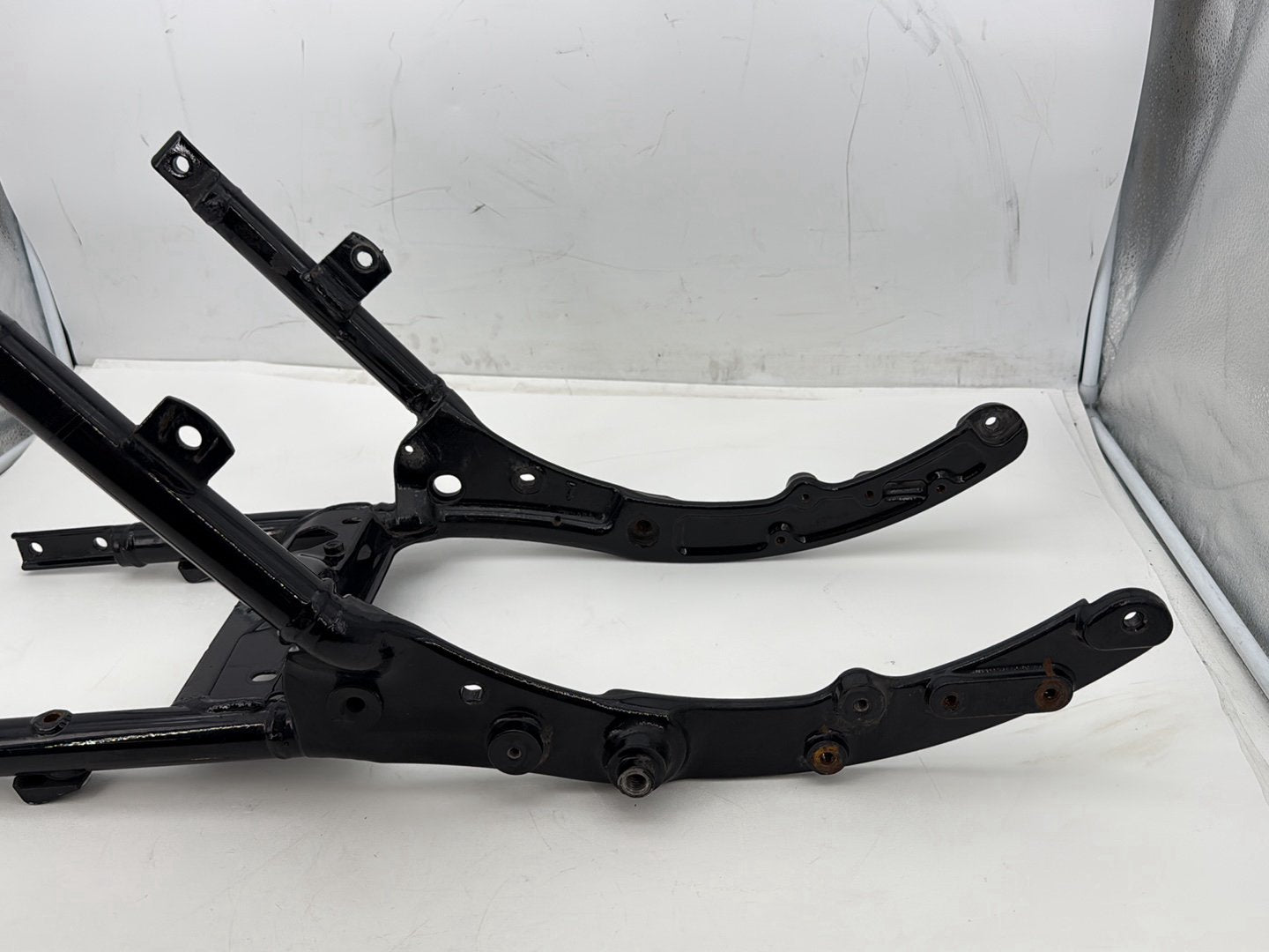 2013 Harley Street Glide Touring FLHX OEM Rear Back Sub Frame Rail Bar 48079-09BHP