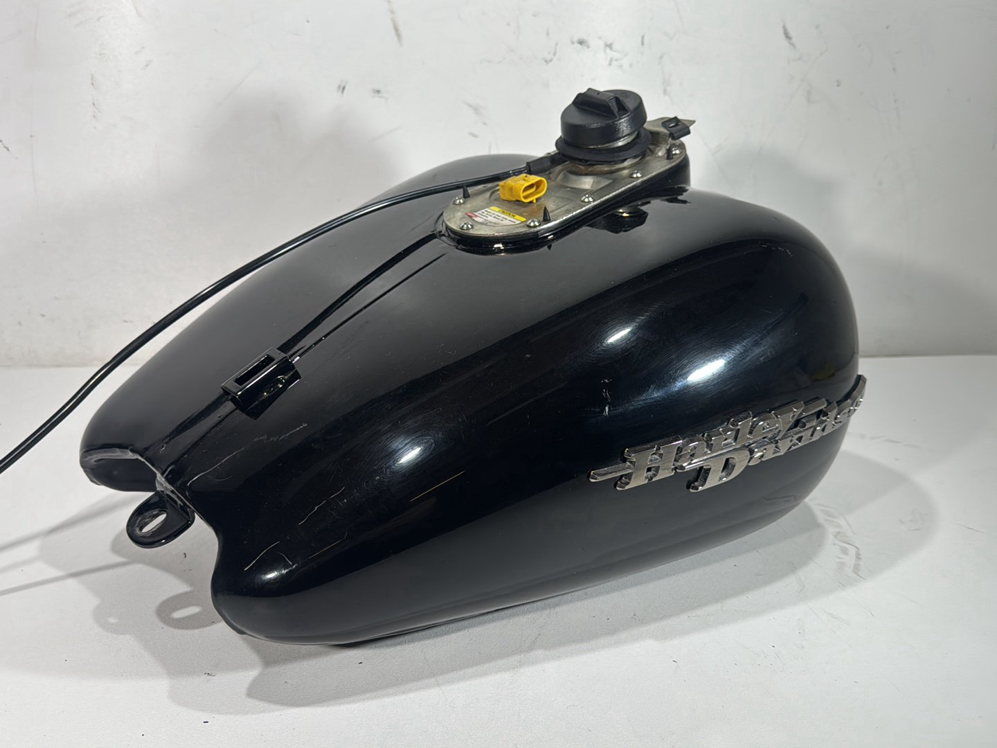 2007 Harley Street Glide Touring FLHX OEM Fuel Gas Tank Gasoline Reservoir