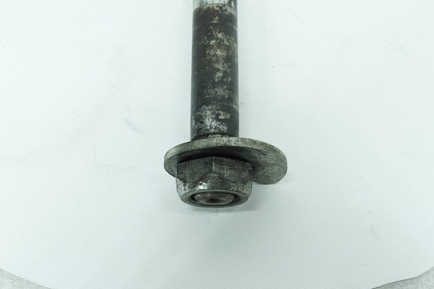2007 - 2012 Harley-Davidson Touring Road Glide Rear Wheel Axle Bolt Shaft 41056-09