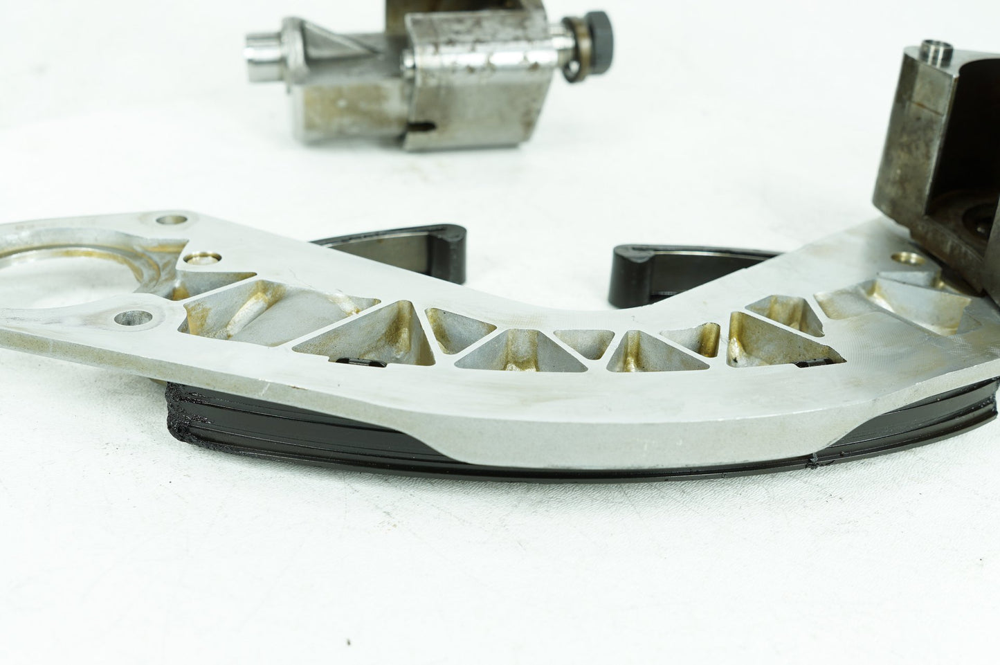 1999 - 2006 Harley-Davidson Softail Heritage Classic Engine Motor Lower Timing Chain Guide 14715-00