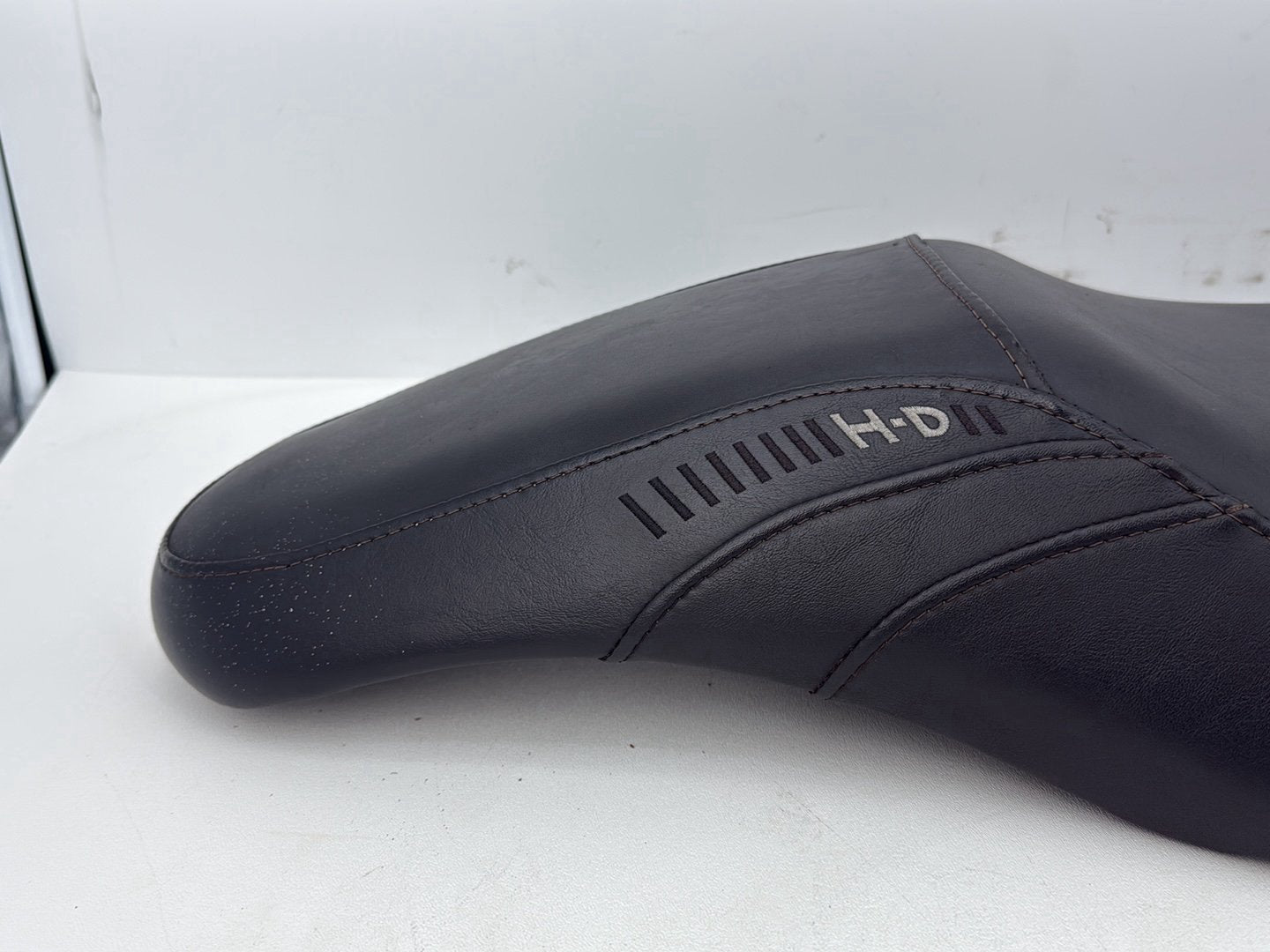 Harley-Davidson Misc  Passenger Rider Driver Seat Saddle 52000071