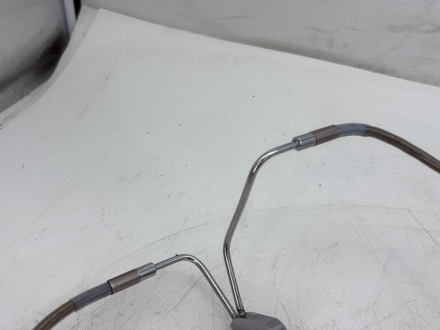 2010 Harley Street Glide Touring FLHX OEM Front Brake Hose Line Pipe NON-abs