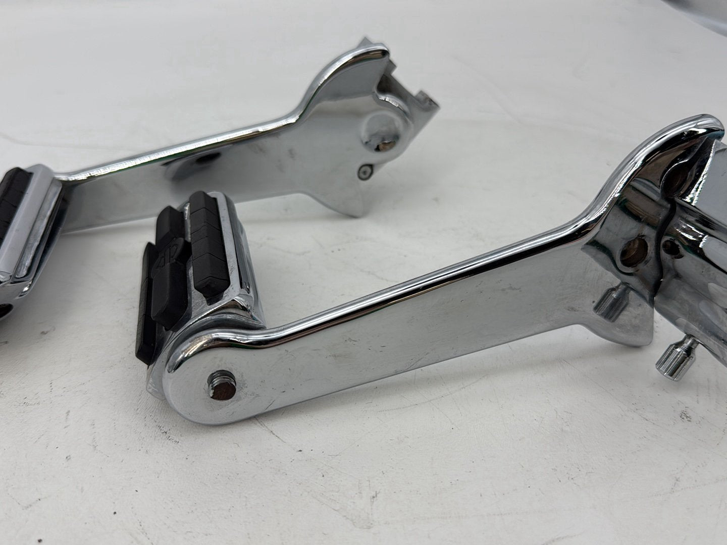 1999 - 2006 Harley-Davidson Touring CVO Screamin Eagle Road King Passenger Left & Right Foot Pegs Kuryakyn