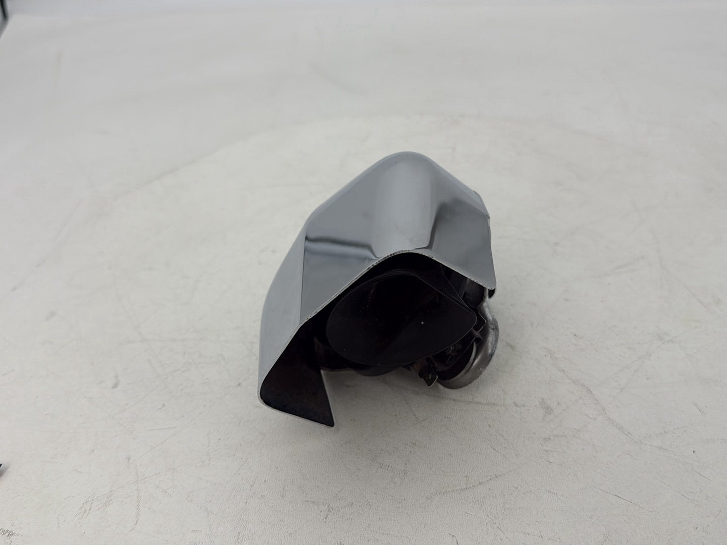 1999 - 2006 Harley-Davidson Touring Electra Glide Horn Signal Klaxon Chrome Cover 69012-93A