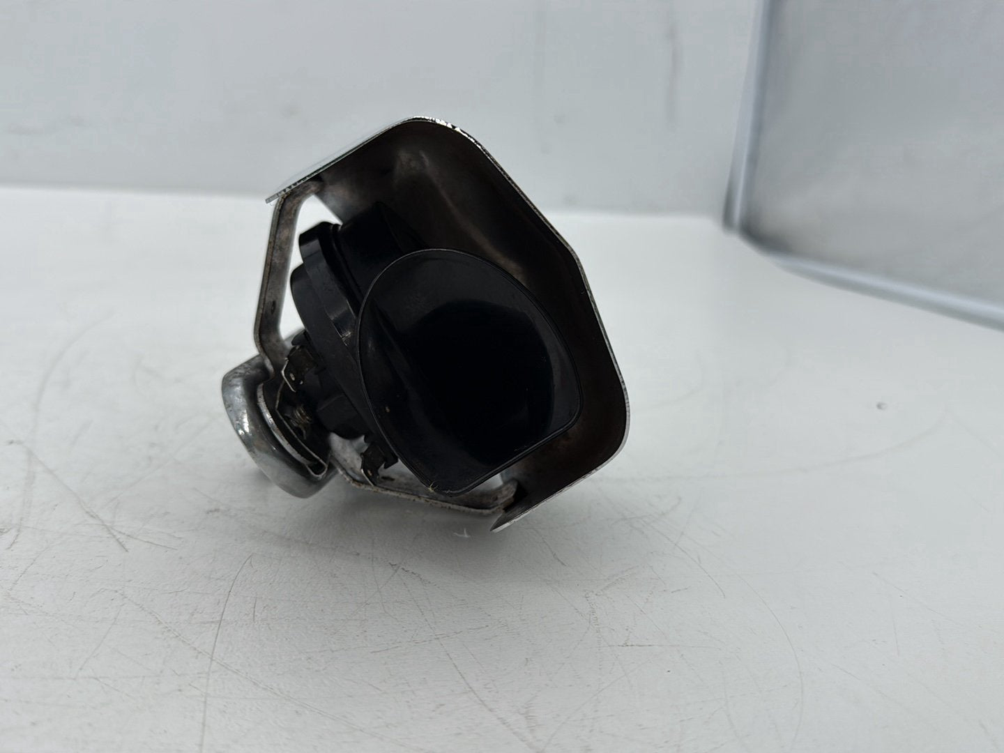 2002 Harley Dyna FXD Super Glide OEM Horn Signal Klaxon Chrome Cover