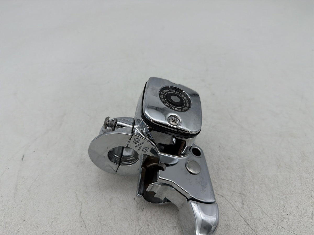 2003 Harley Softail Deuce FXSTDI OEM Front Right Brake Lever Master Cylinder