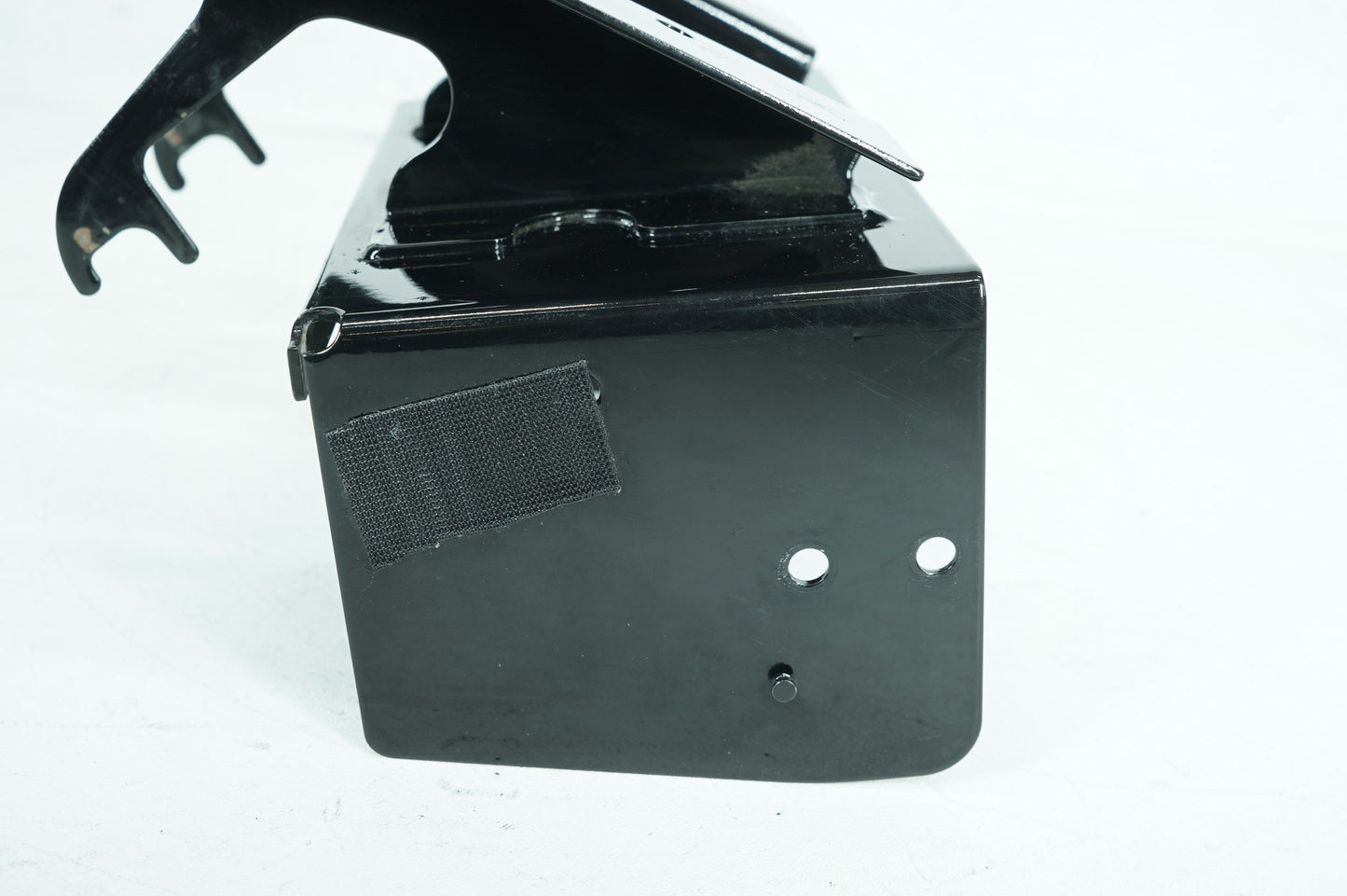 2008 - 2016 Harley-Davidson Touring Road Glide Front Fairing Radio Caddy Mount Holder 47200028A