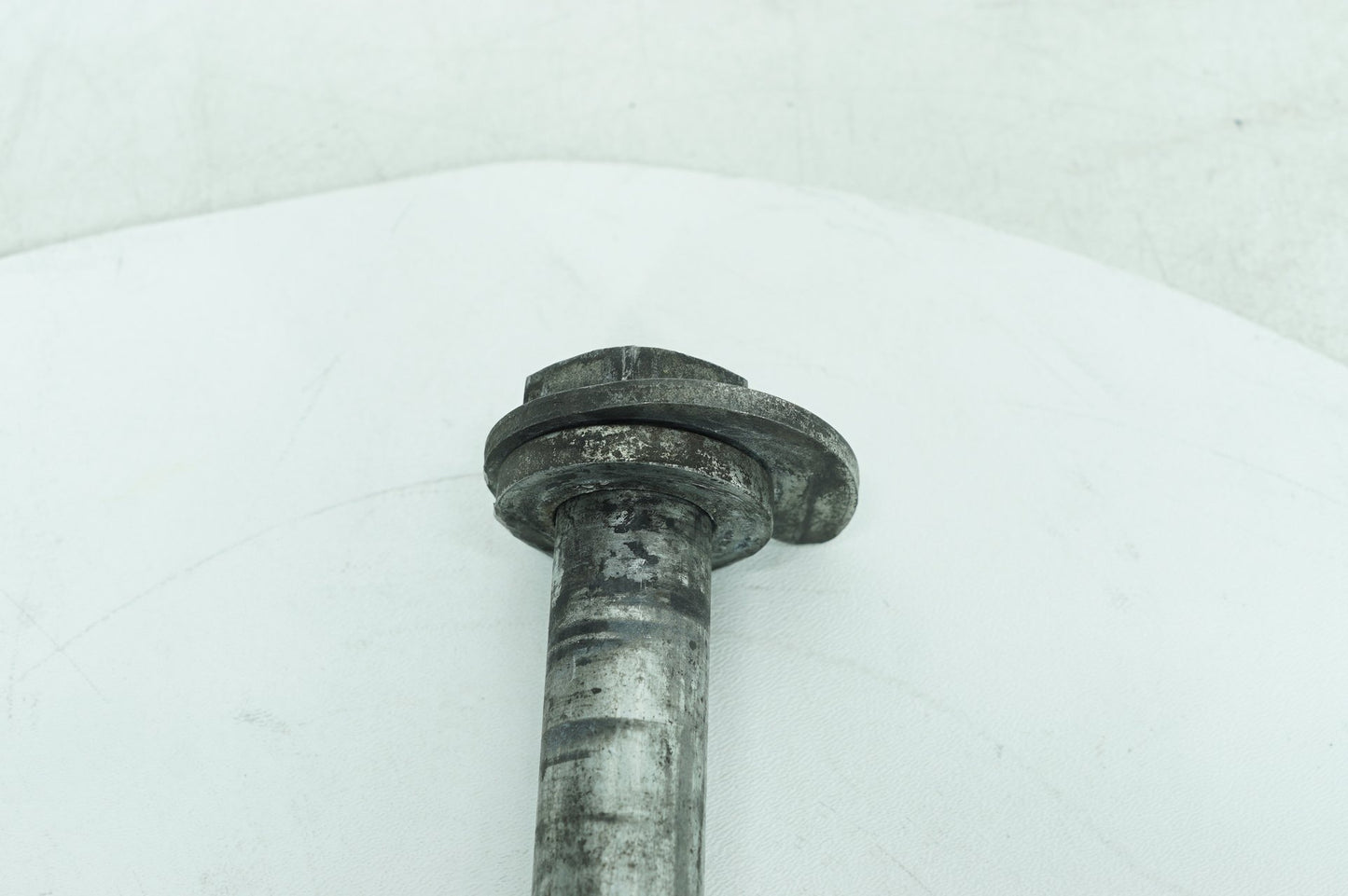 2007 - 2012 Harley-Davidson Touring Road Glide Rear Wheel Axle Bolt Shaft 41056-09