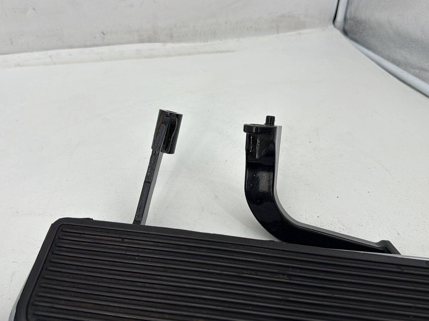 2011 Harley Electra Glide OEM Left Right Driver &amp; Pass Floorboard Foot Rest
