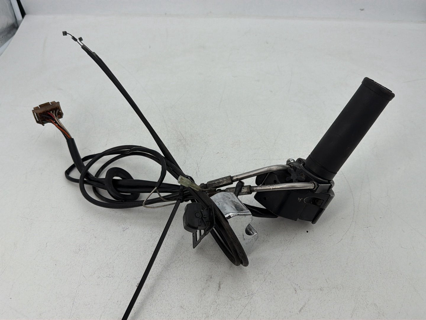 1984 - 1998 Harley-Davidson Touring Electra Glide Classic Right Engine Start Kill Switches Controls 71589-92