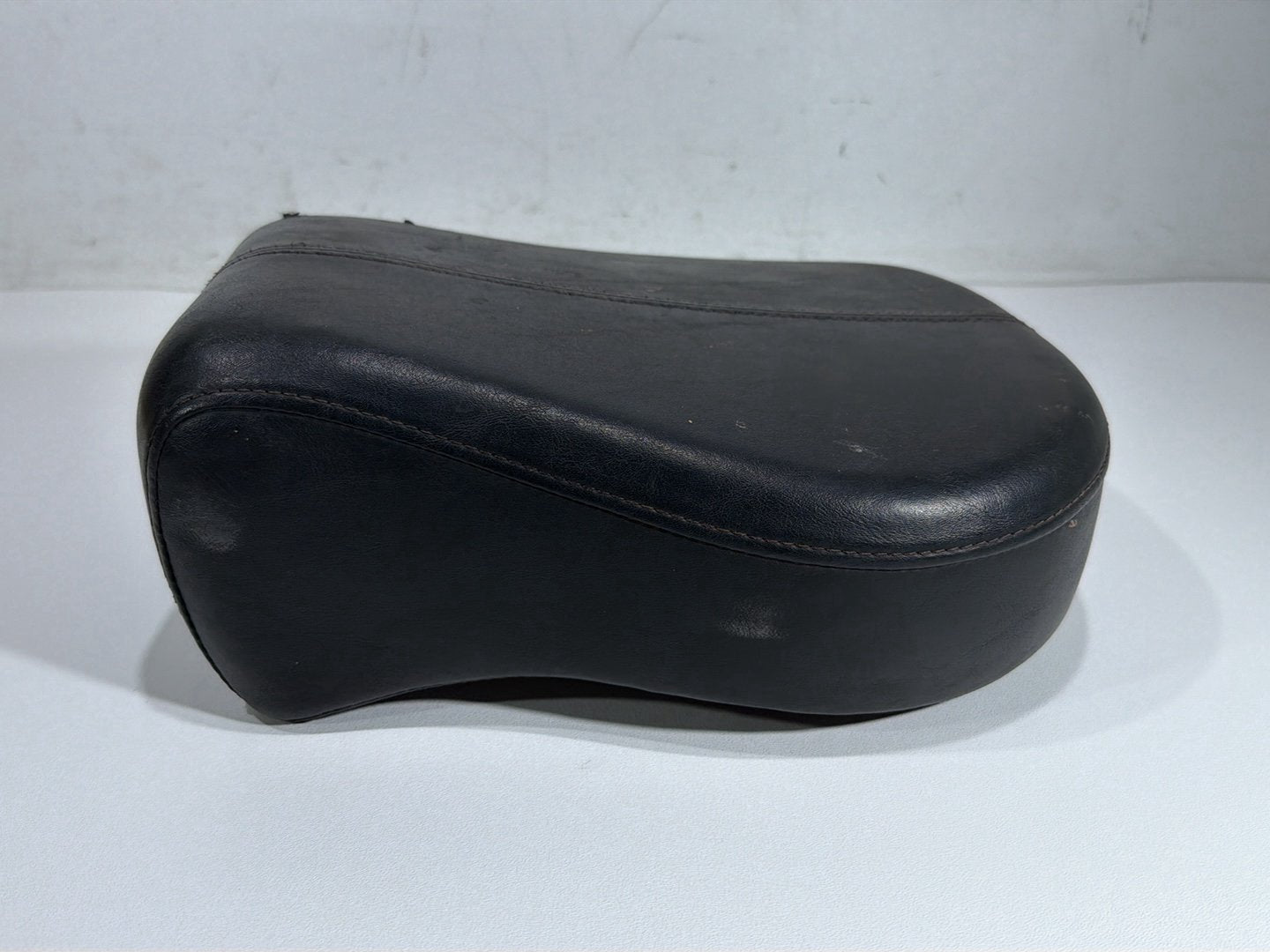 2011 Harley Heritage Softail Classic FLSTC OEM Rear Passenger Pillion Seat