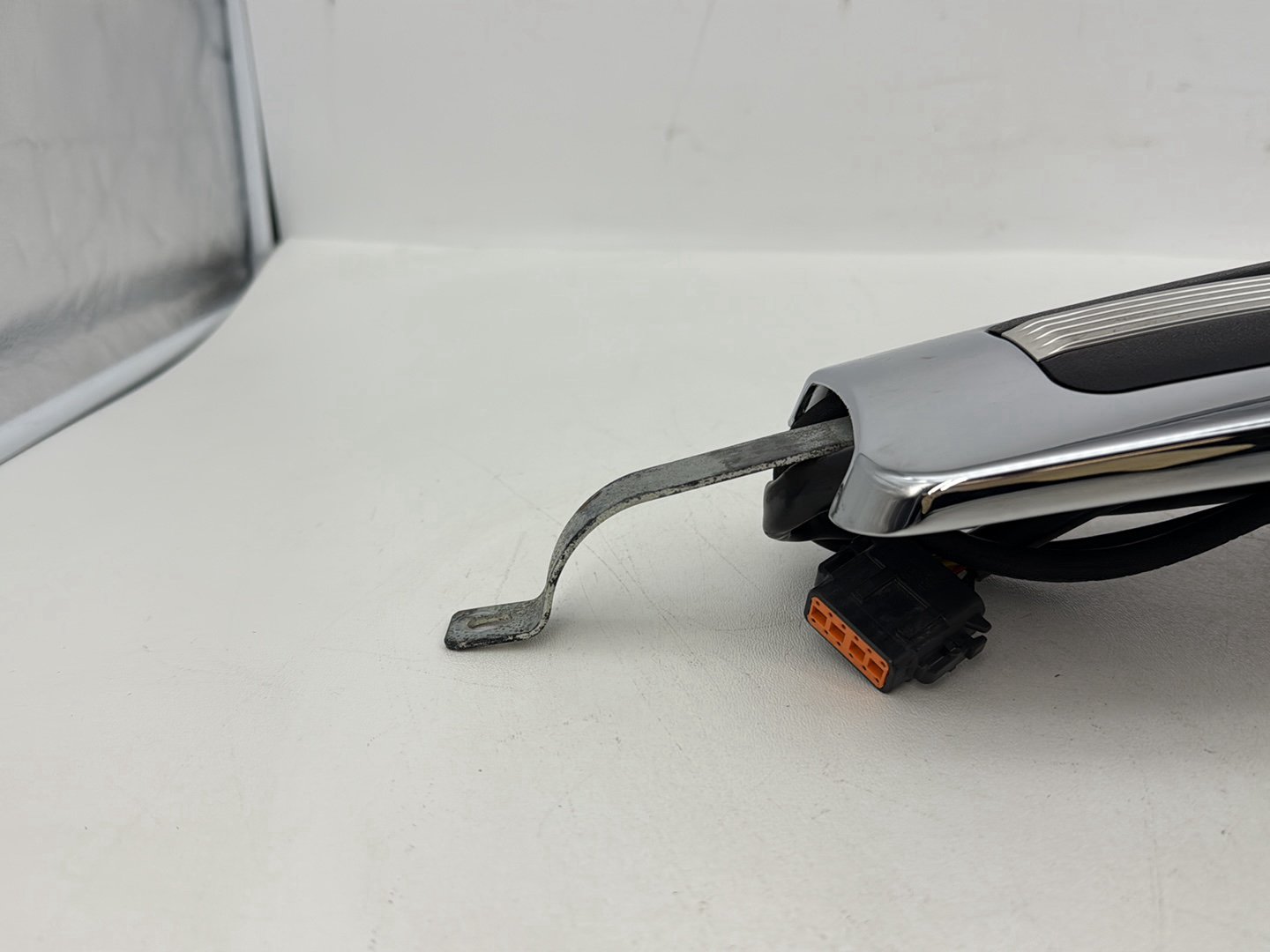 2007 - 2011 Harley-Davidson Touring Electra Glide Ultra Fuel Gas Tank Dash Console NOKey 61270-08