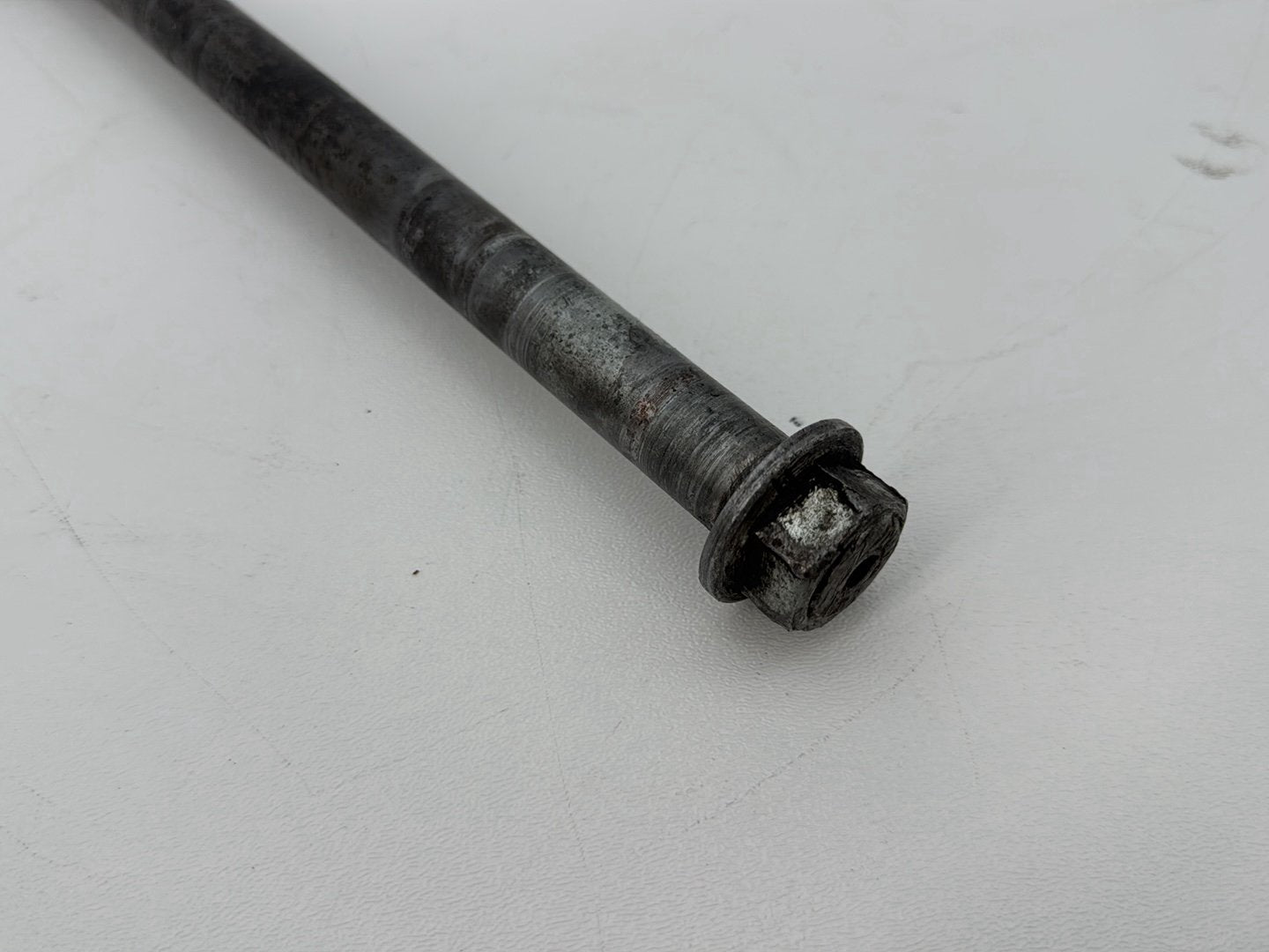 1999 - 2006 Harley-Davidson Touring Electra Glide Classic Rear Wheel Axle Bolt Shaft 41110-89