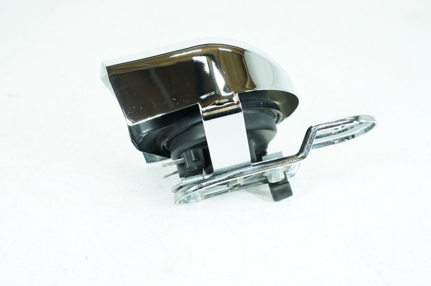 2007 - 2017 Harley-Davidson Dyna Switchback Horn Signal Klaxon Chrome Cover 61300478