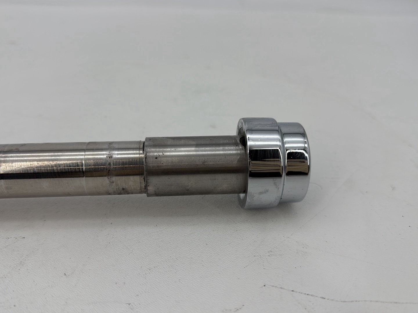 1999 - 2006 Harley-Davidson Dyna Low Rider Front Wheel Axle Bolt Shaft 43758-04
