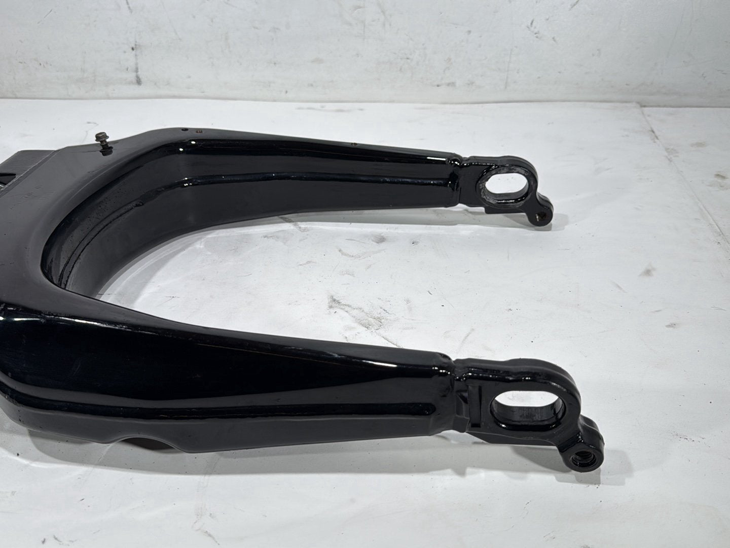2010 Harley Electra Glide Touring Ultra FLHTCU OEM Rear Fork Swingarm Swing Arm
