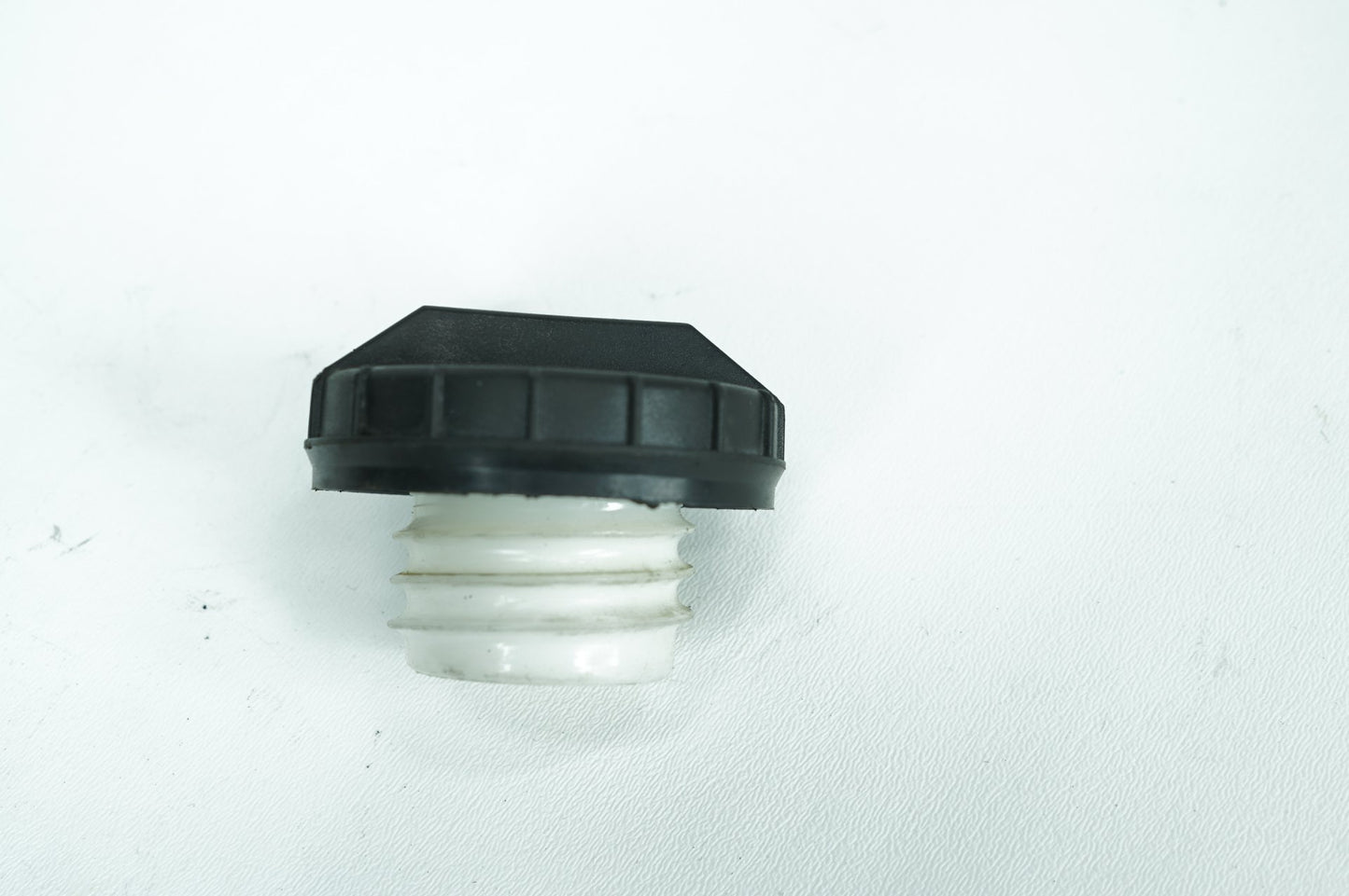 1999 - 2006 Harley-Davidson Touring Electra Glide Ultra Fuel Gas Tank Cap Bushing Hub 61274-92