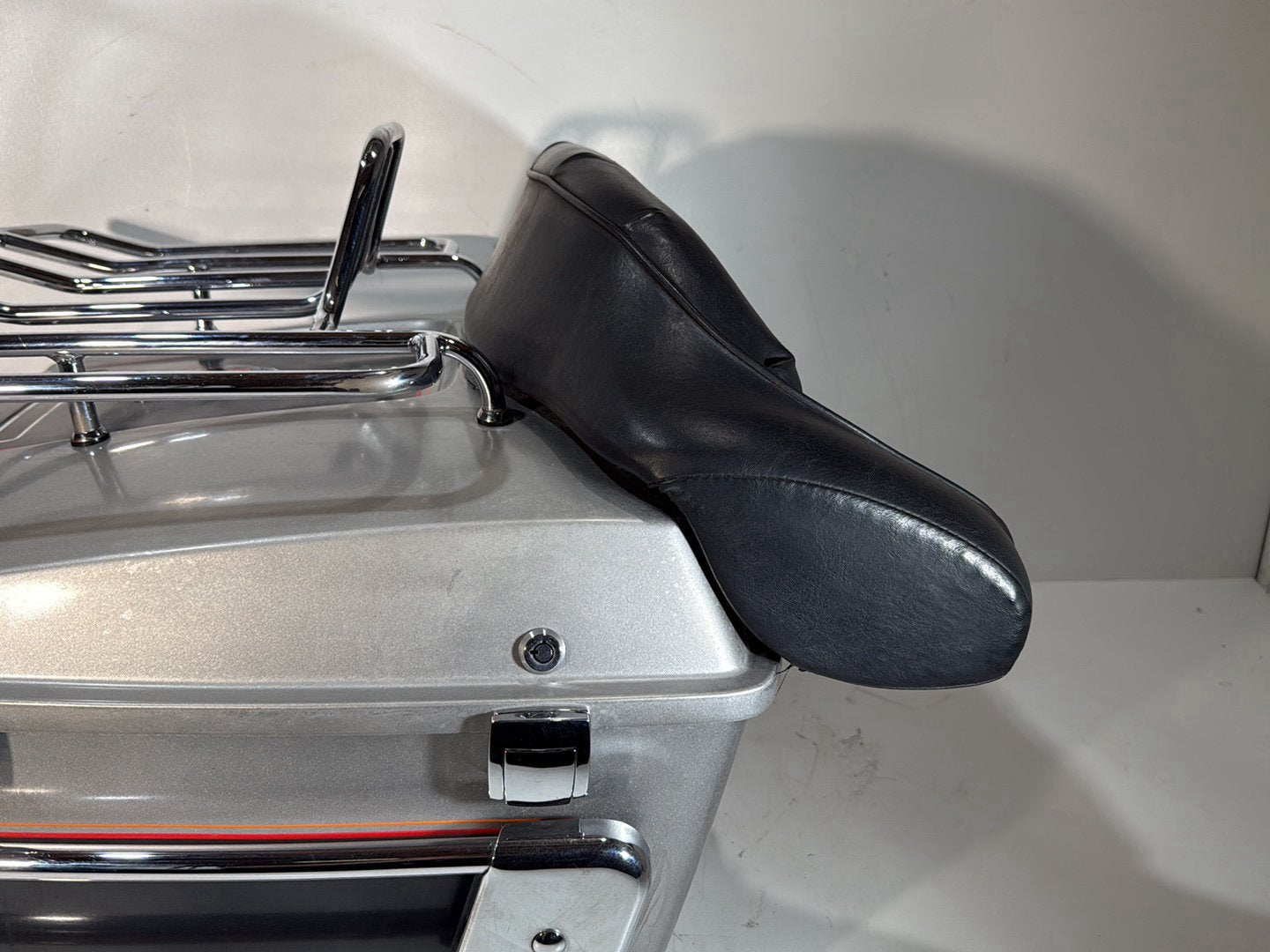 1984 - 1998 Harley-Davidson Touring Electra Glide Classic Rear Tour Pak Trunk Luggage Box NOKey 53275-90