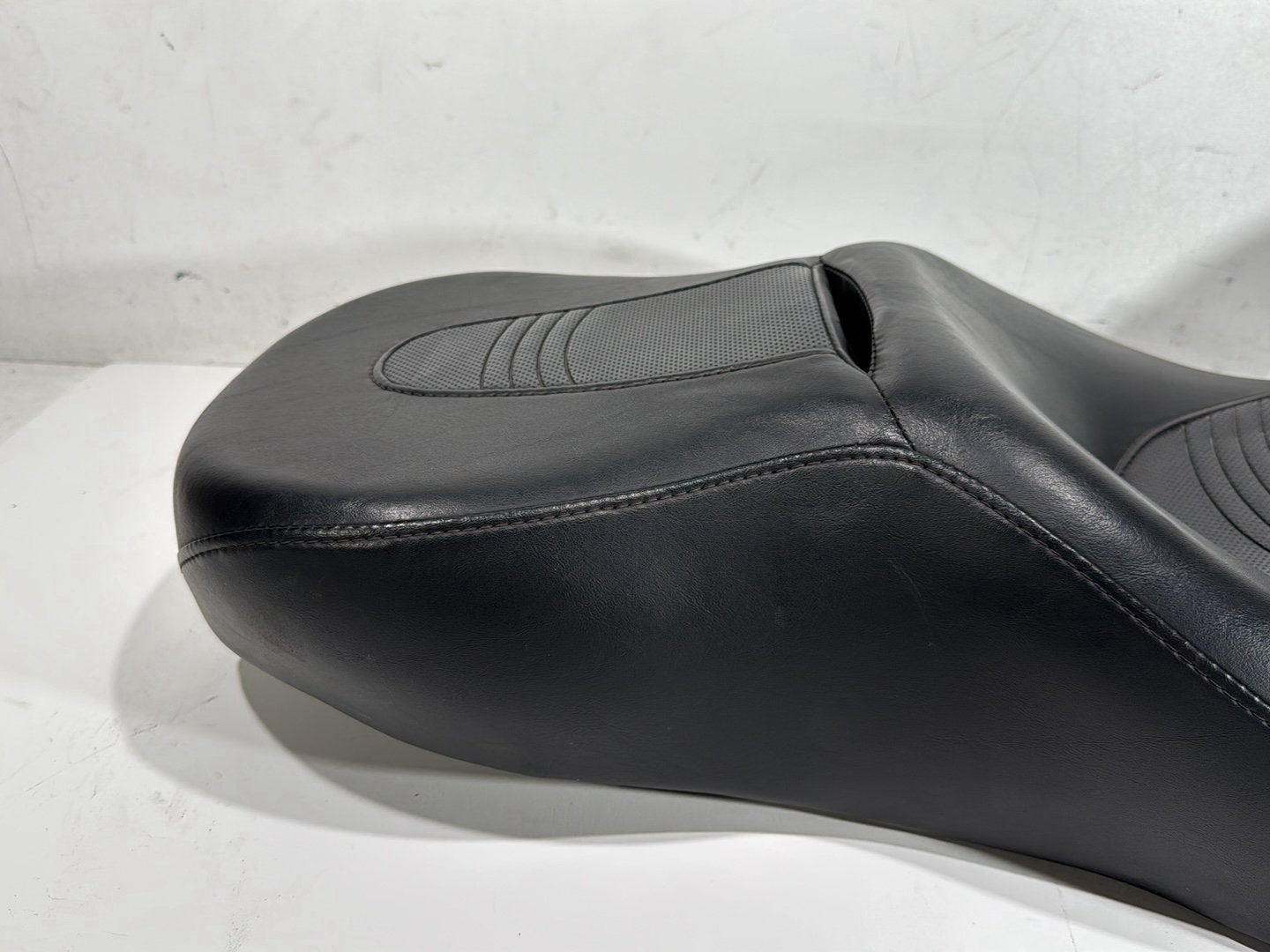 2006 Harley Street Glide Touring FLHXI OEM Passenger Rider Driver Seat Saddle