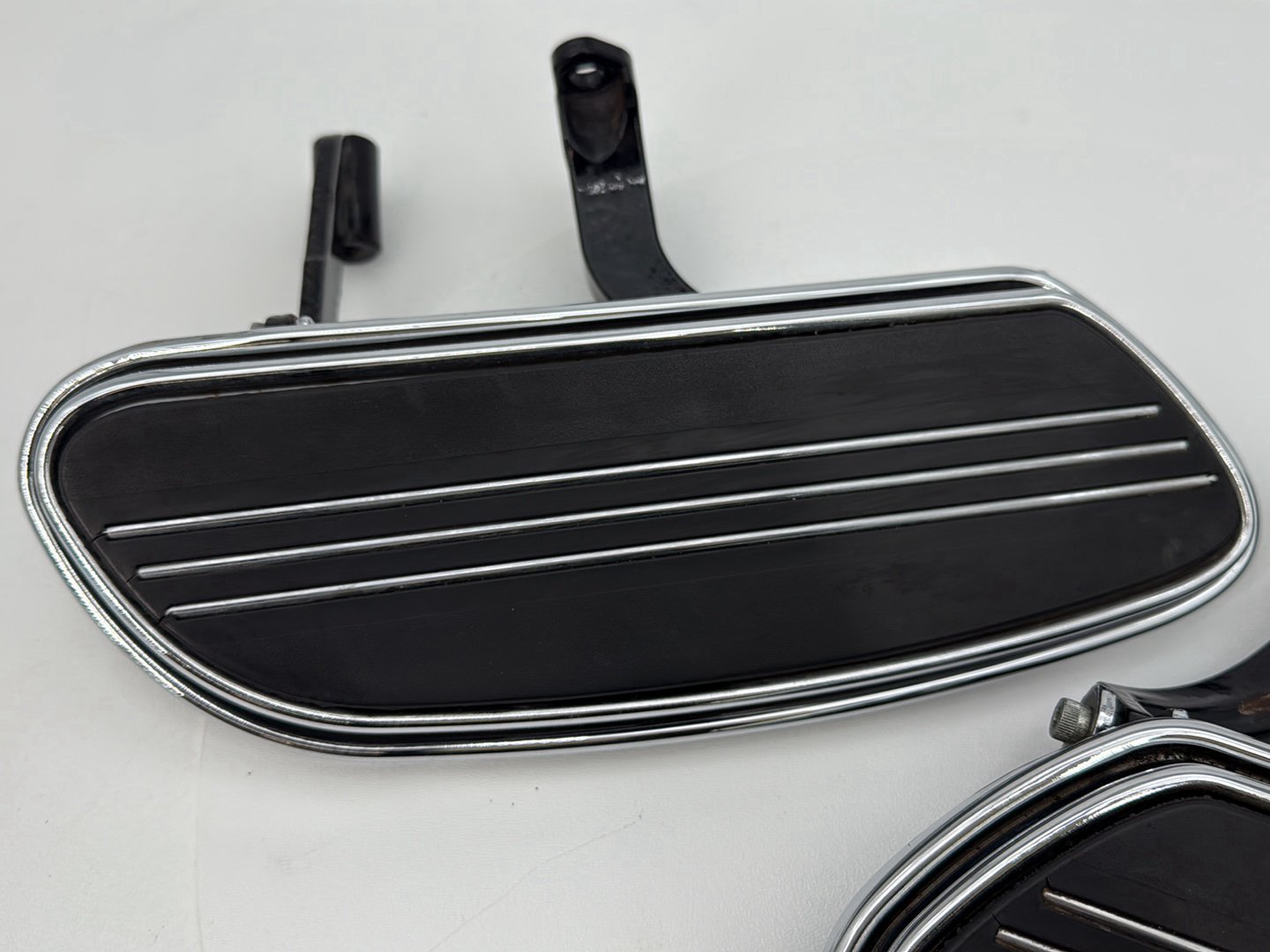 2007 - 2011 Harley-Davidson Touring Street Glide Left Right Driver Floorboard Foot Rest 50684-04