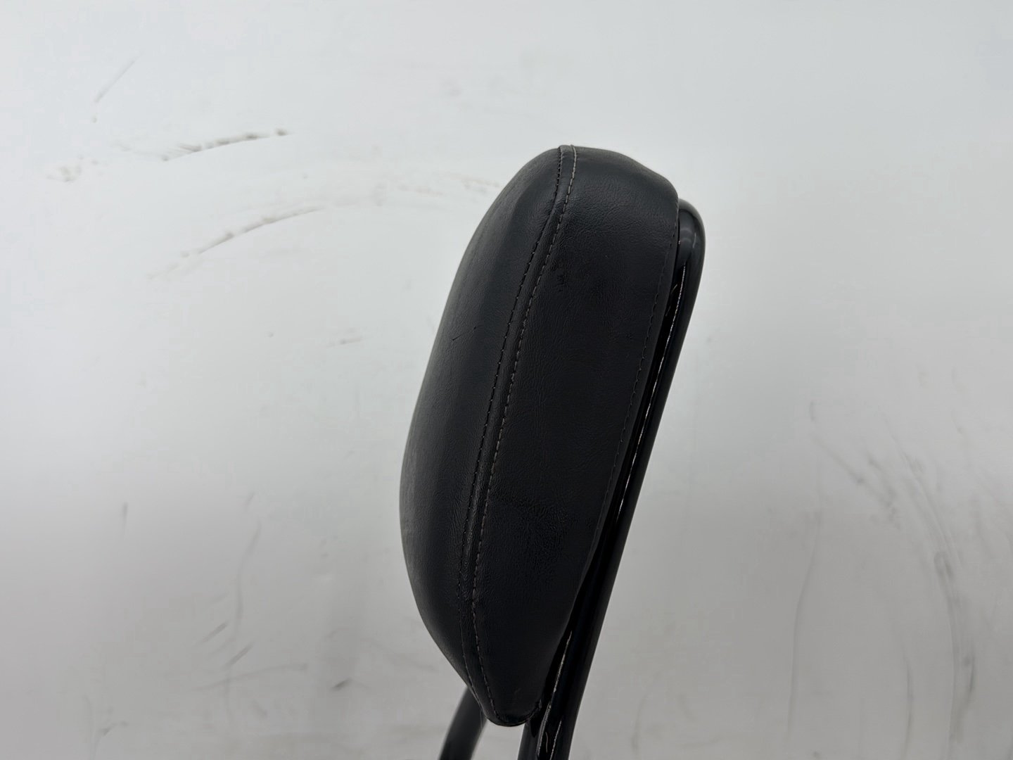 2012 Harley Dyna FXDF Fat Bob OEM Rear Sissy Bar w/ Backrest Cushion Pad
