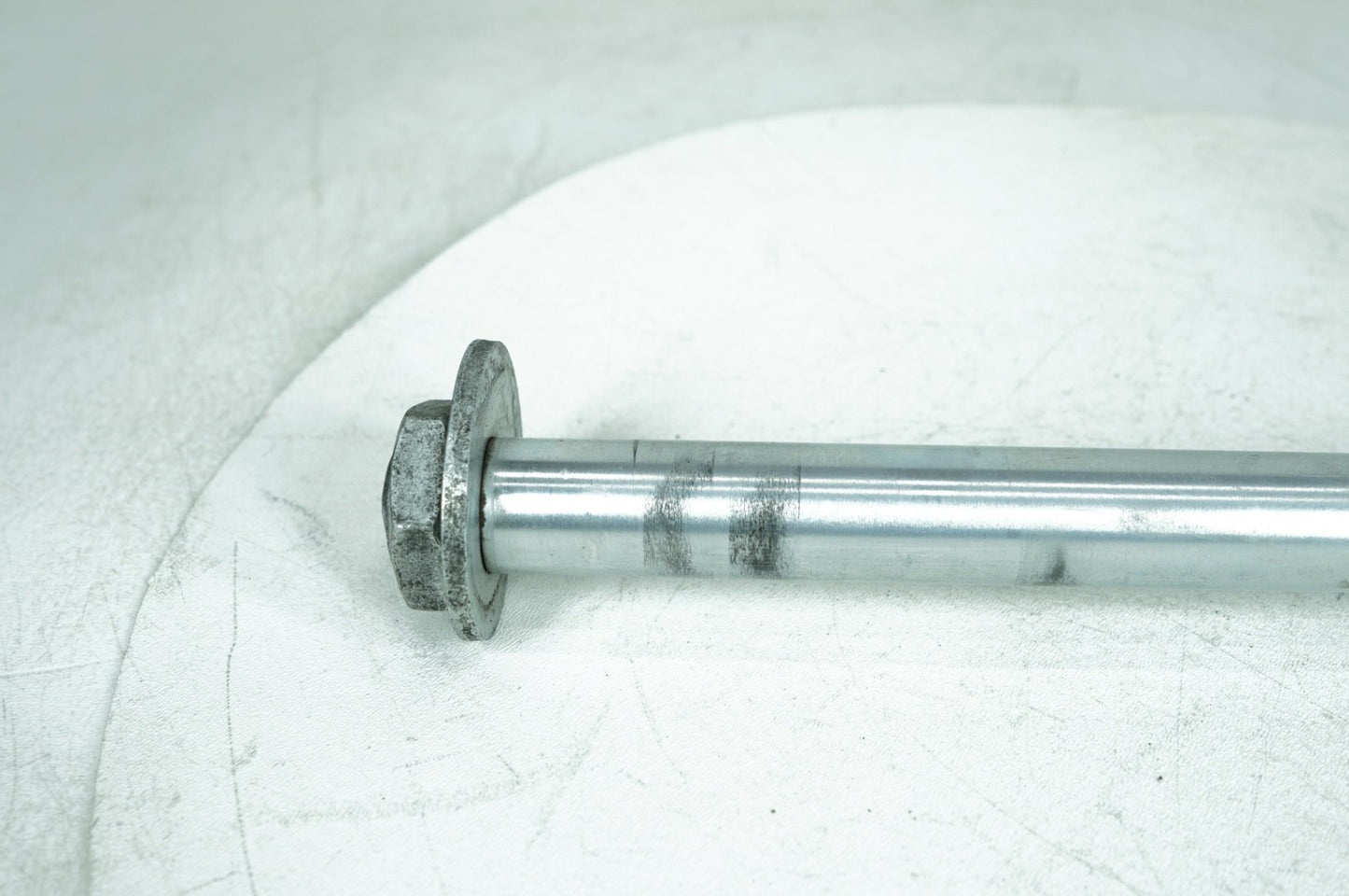 2008 - 2016 Harley-Davidson Touring Electra Glide Ultra Rear Wheel Axle Bolt Shaft 	43000002