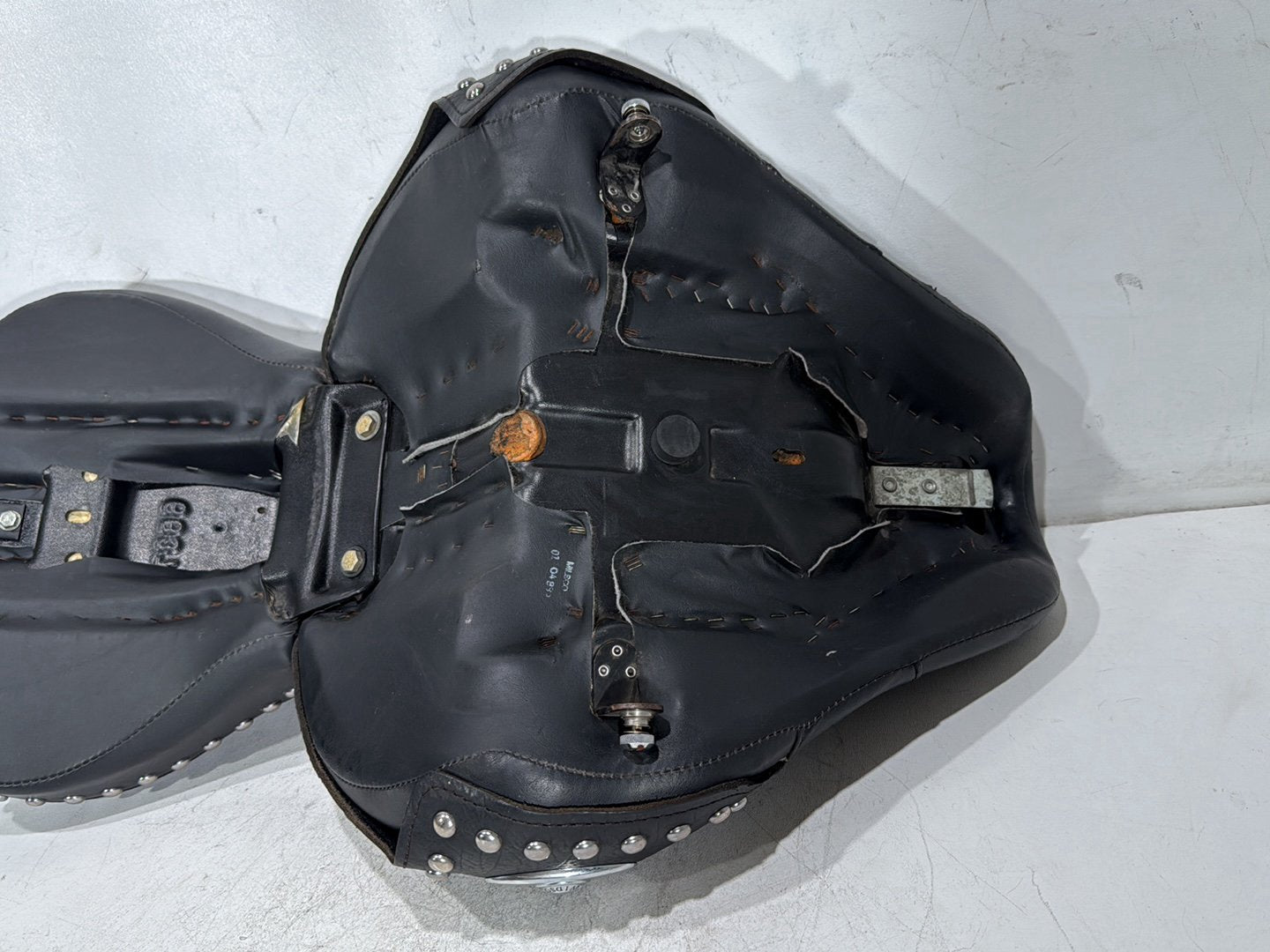 2004 Harley Heritage Softail Classic FLSTCI OEM Passenger Rider Driver Seat Saddle
