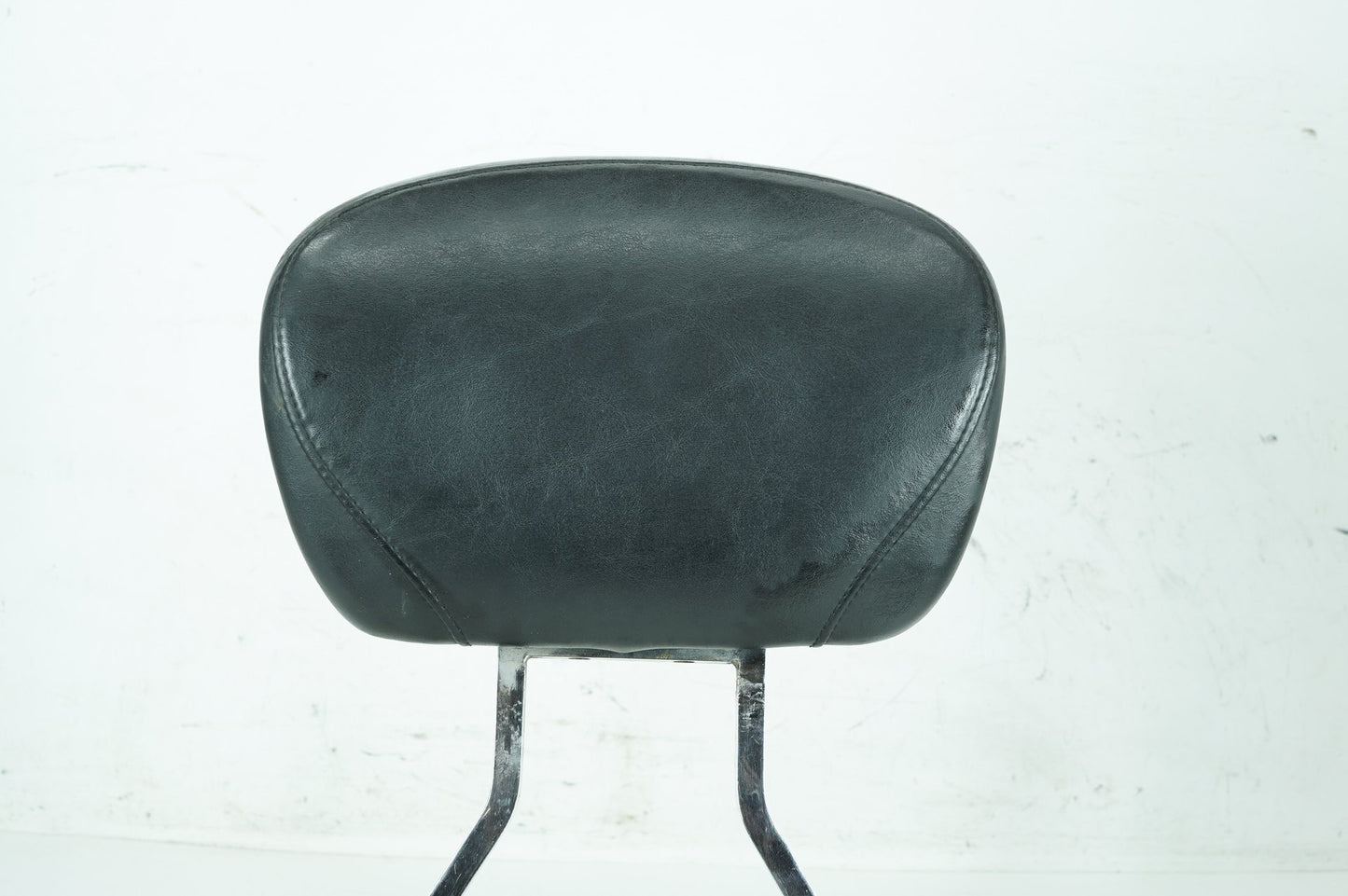 1999 - 2006 Harley-Davidson Softail Fat Boy Rear Sissy Bar w/ Backrest Cushion Pad  	52731-00