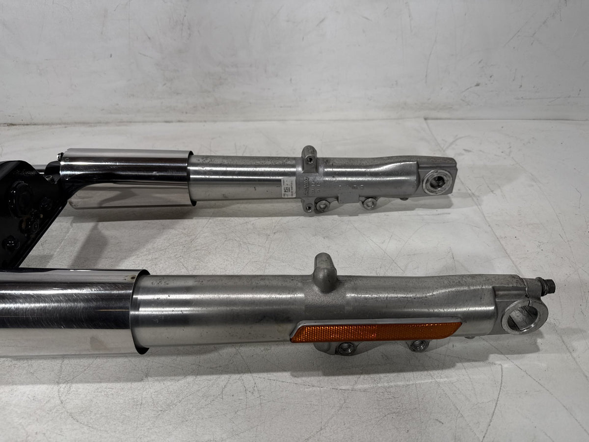 2012 Harley Street Glide Touring Front Triple Tree Set & LH RH Fork Legs Sliders