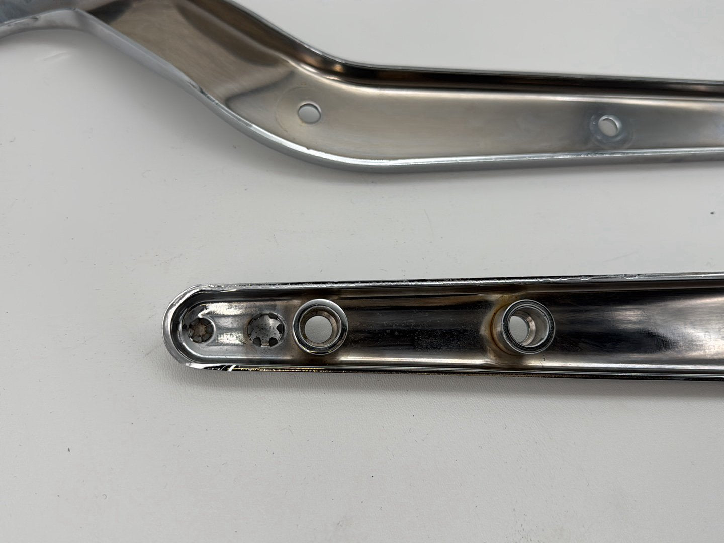 2008 Harley Softail Deluxe FLSTN OEM Rear Left Right Fender Struts Bracket