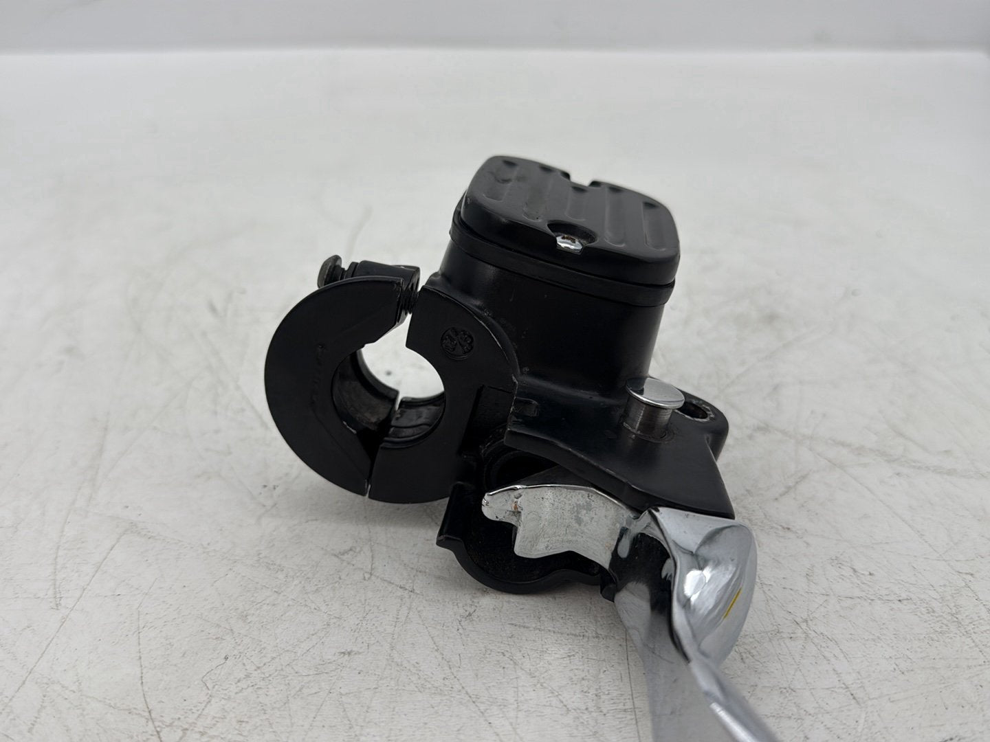 2007 Harley Touring FLHTCU Electra Glide Ultra OEM Front Right Hand Brake Lever Master Cylinder Reservoir