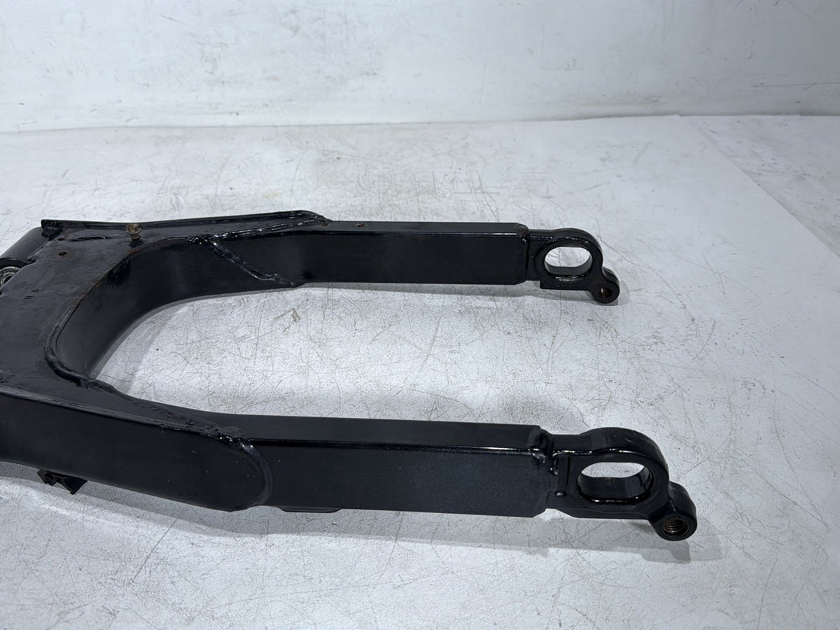 2006 Harley Electra Glide Touring Ultra FLHTCUI OEM Rear Fork Swingarm Swing Arm