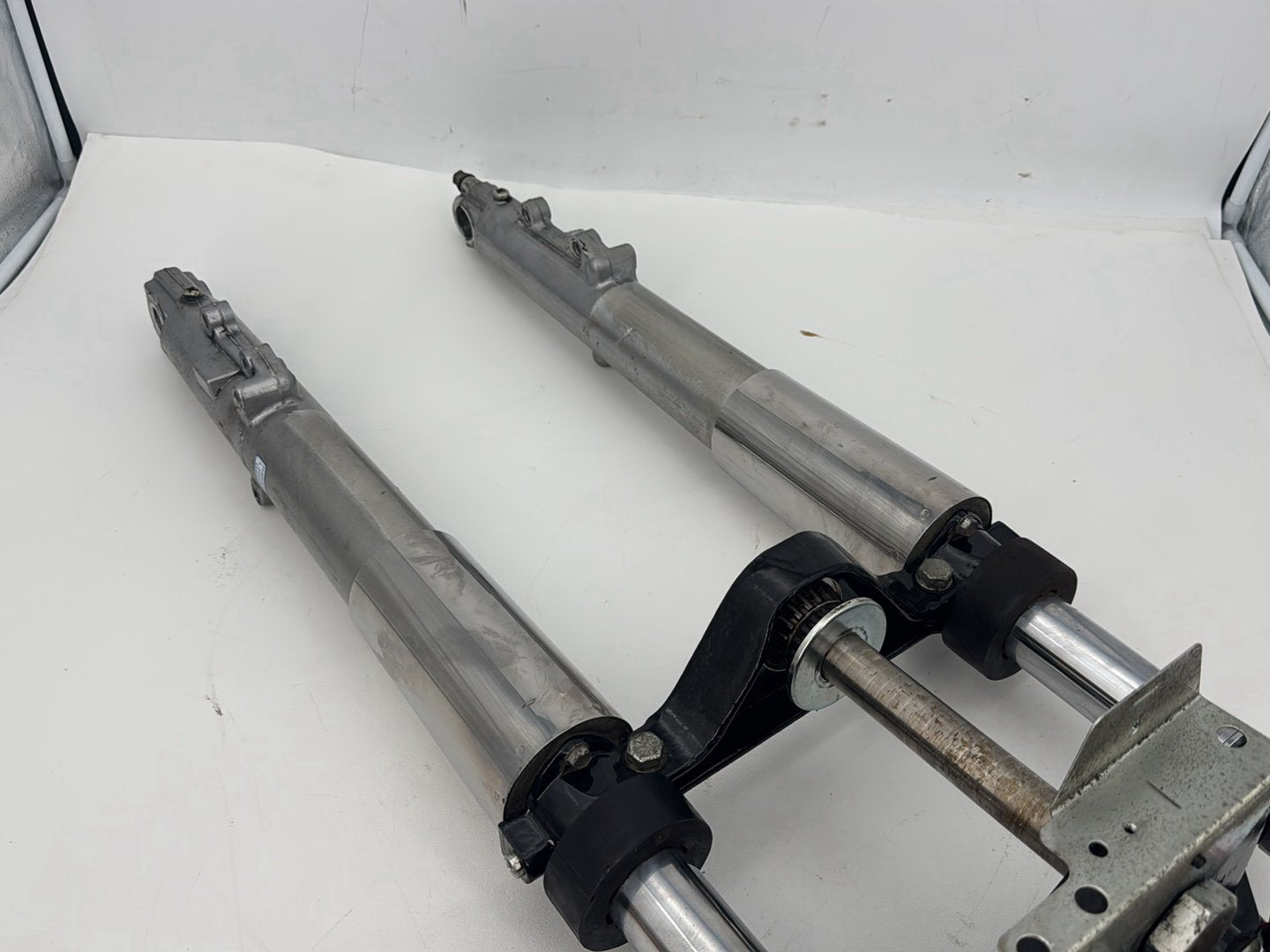 1999 - 2006 Harley-Davidson Touring Electra Glide Classic Front Triple Tree Set & LH RH Fork Legs Sliders  	45446-87A