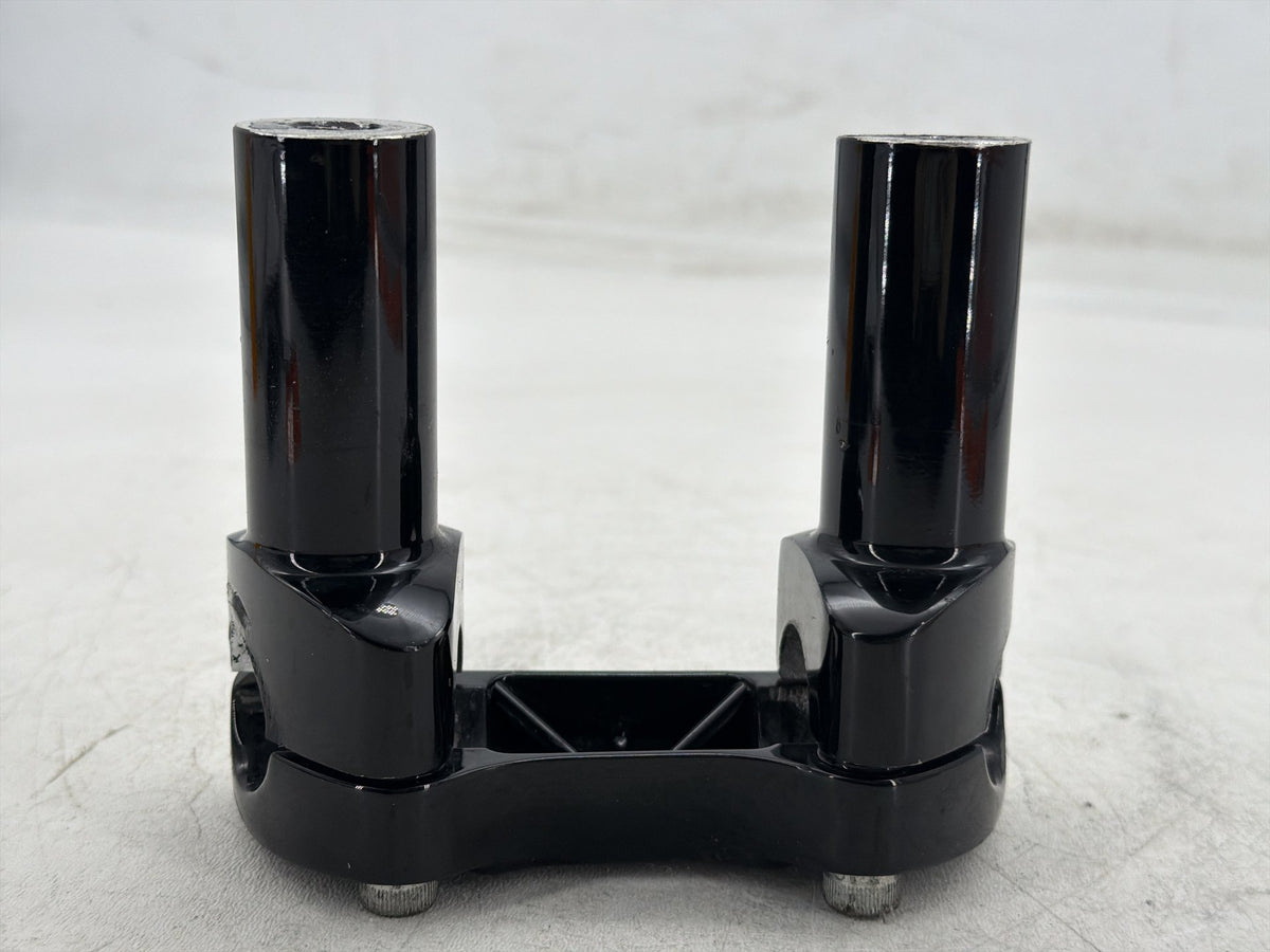 2017 Harley Dyna Street Bob FXDB OEM Front Handlebar Riser Top Clamp 55900064