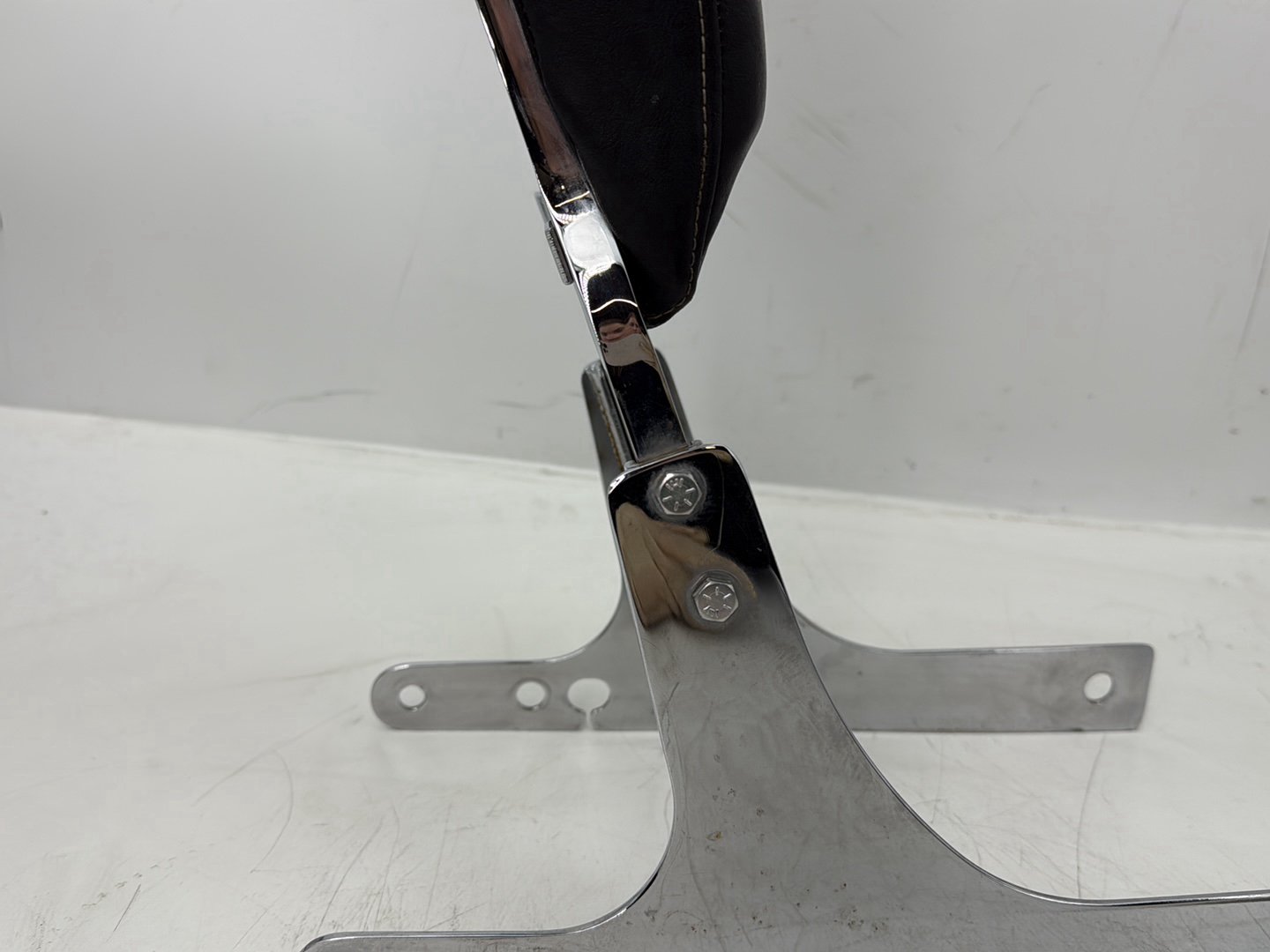 2005 Harley Dyna FXDWG Wide Glide OEM Rear Sissy Bar w/ Backrest Cushion Pad