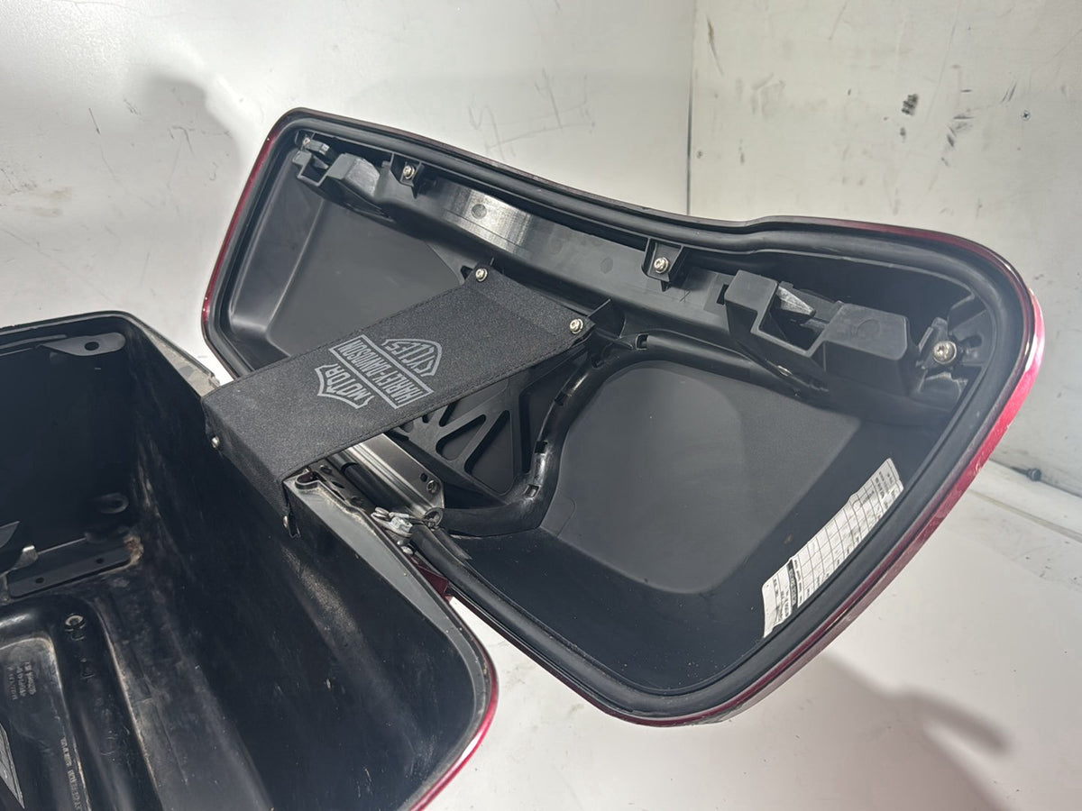 2014 Harley Street Glide OEM Left 1 Saddlebag Luggage NO Key SCRATCHED